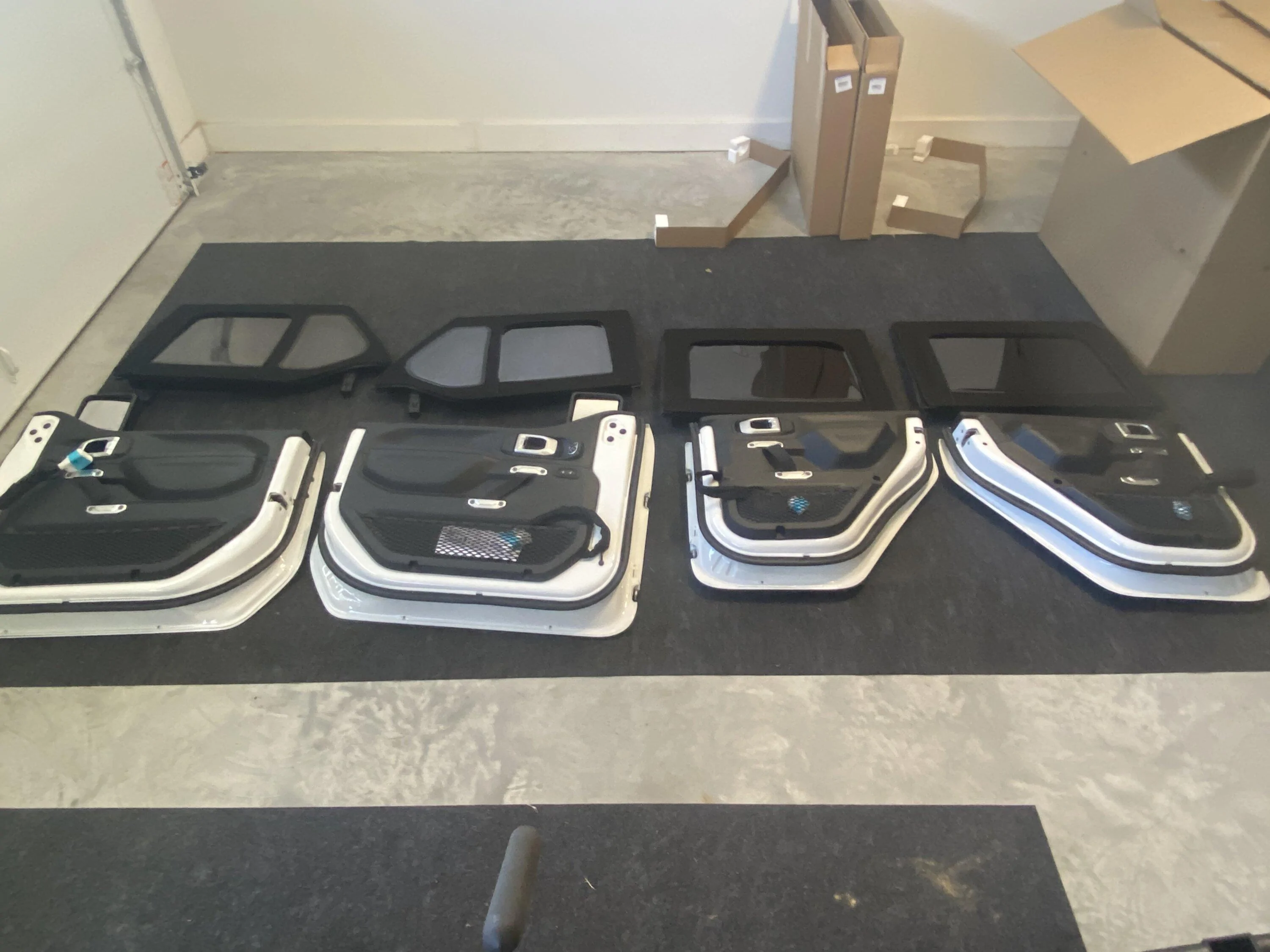 Jeep Gladiator White OEM Front & Rear Half Doors 2022 4D171178-99DF-4A3B-B12B-94392F06A95A