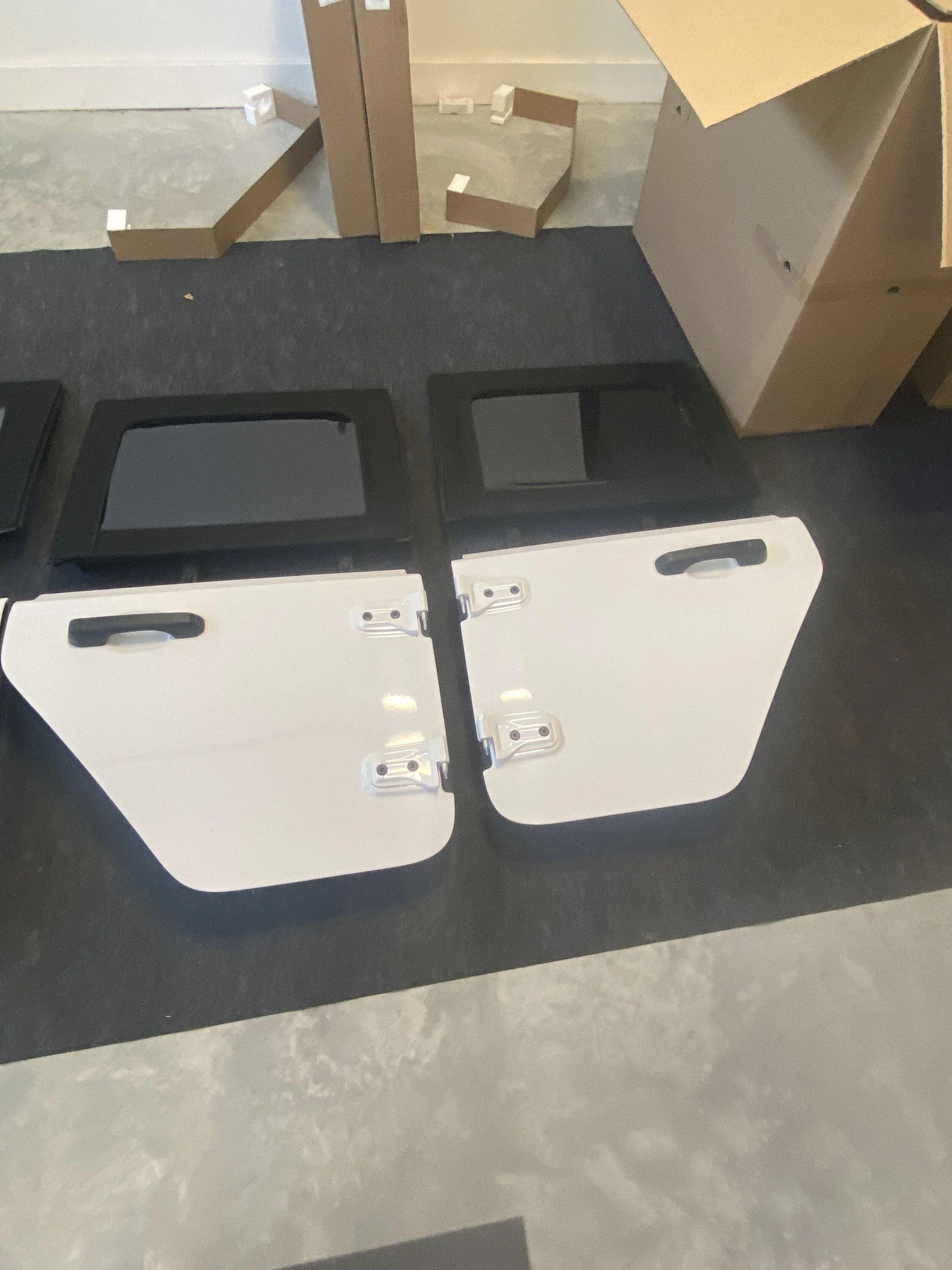 Jeep Gladiator White OEM Front & Rear Half Doors 2022 18E96EB4-9F38-46E9-963F-2056BDFCF15E