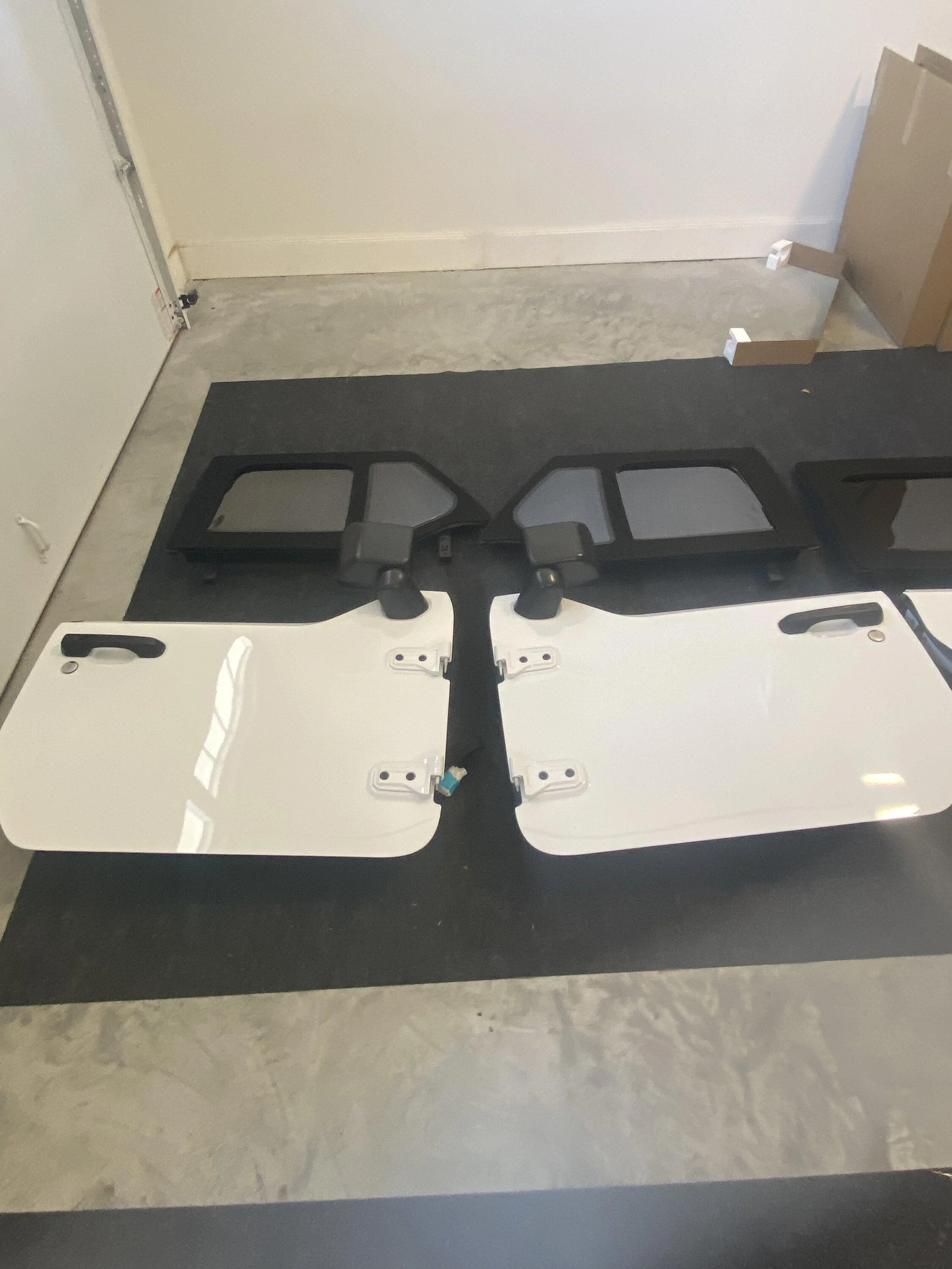 Jeep Gladiator White OEM Front & Rear Half Doors 2022 24F203D4-ABBC-498E-B0EA-ACAC90CD6811