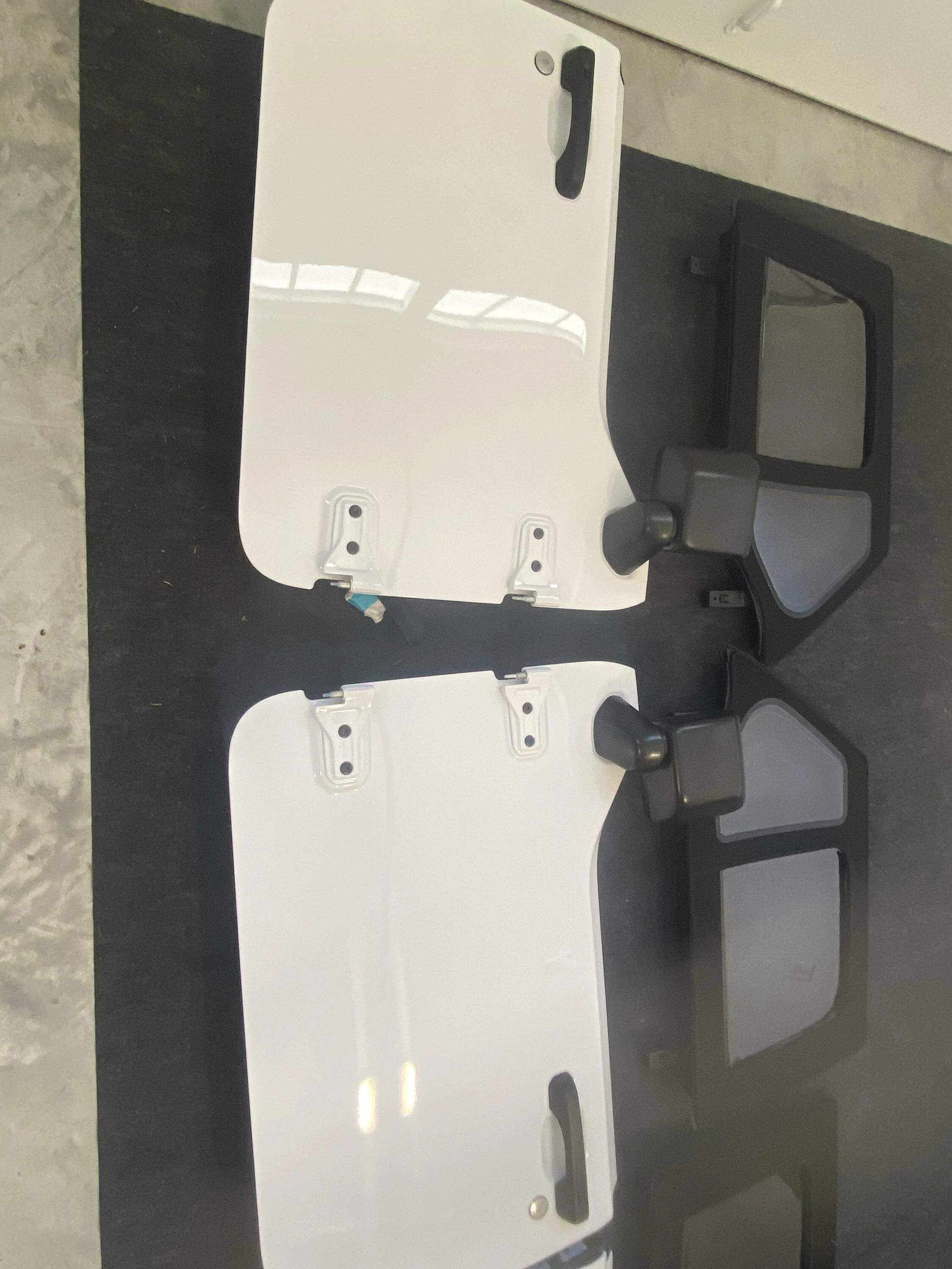 Jeep Gladiator White OEM Front & Rear Half Doors 2022 239E1F71-4CC0-4481-930C-27C2D5A1A36B