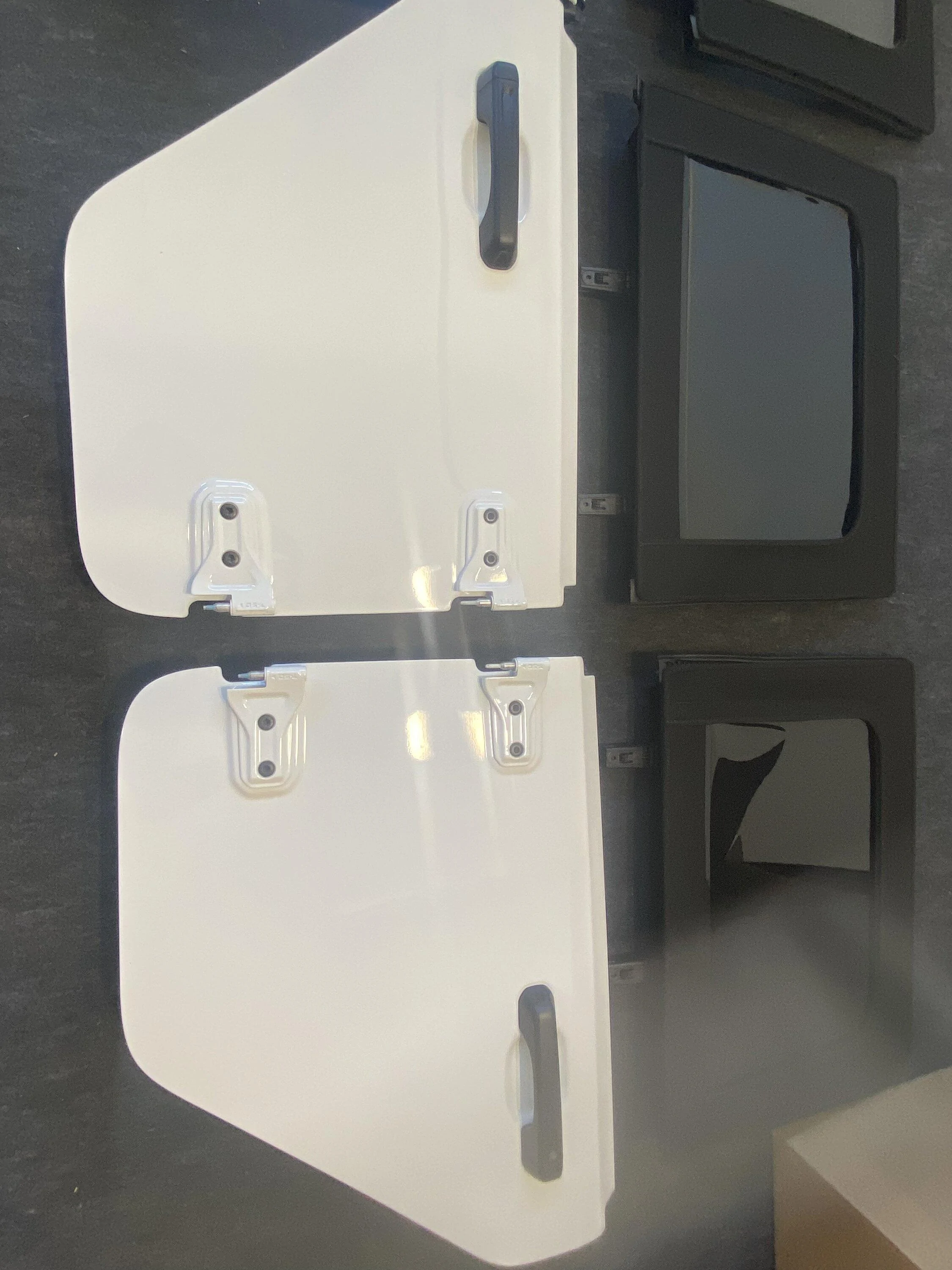 Jeep Gladiator White OEM Front & Rear Half Doors 2022 56AF972E-5EF7-4732-BD7D-11312E042F71