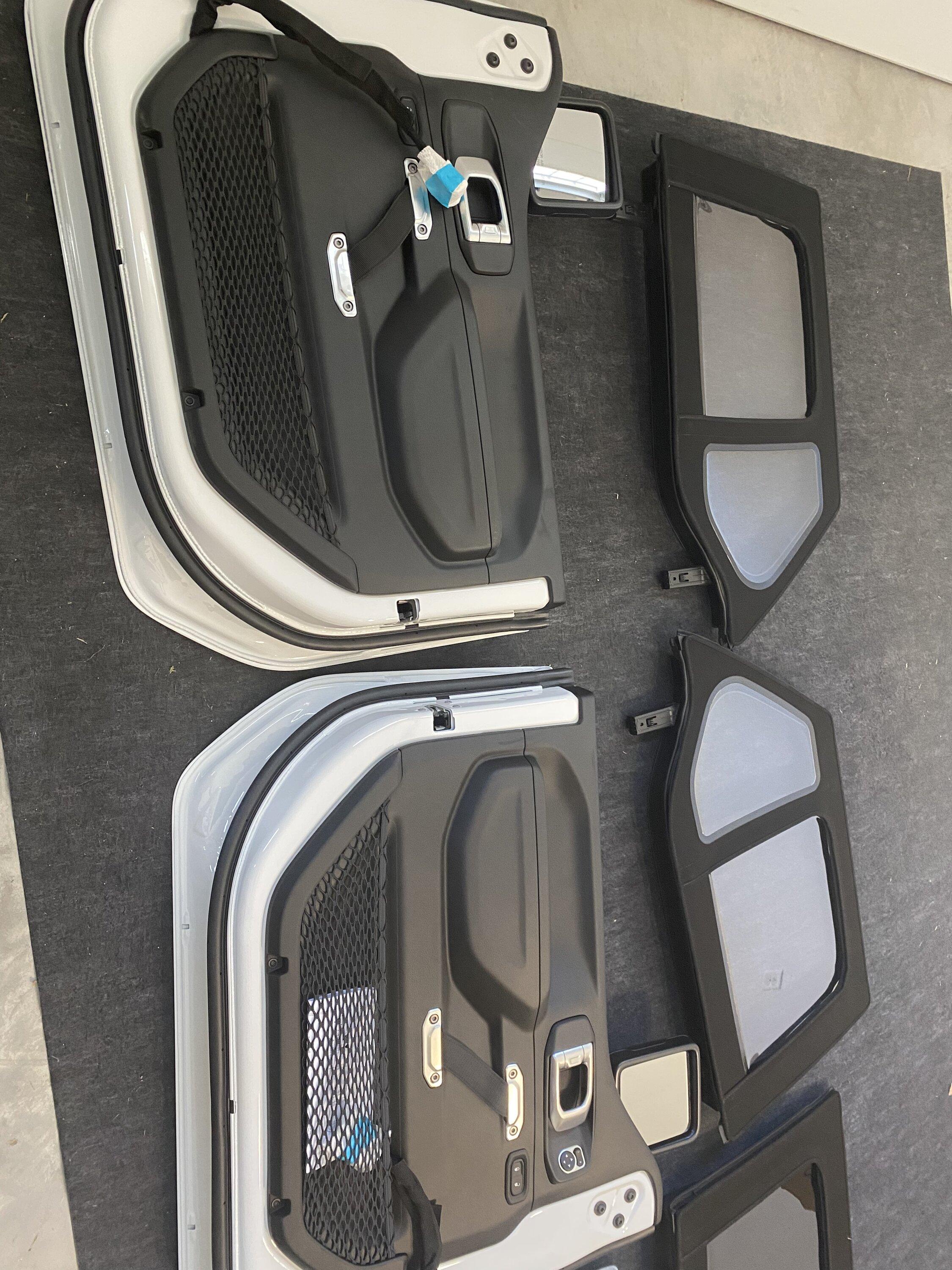 Jeep Gladiator White OEM Front & Rear Half Doors 2022 D3CC3157-BF5F-4F42-952F-51F15B01C2A5