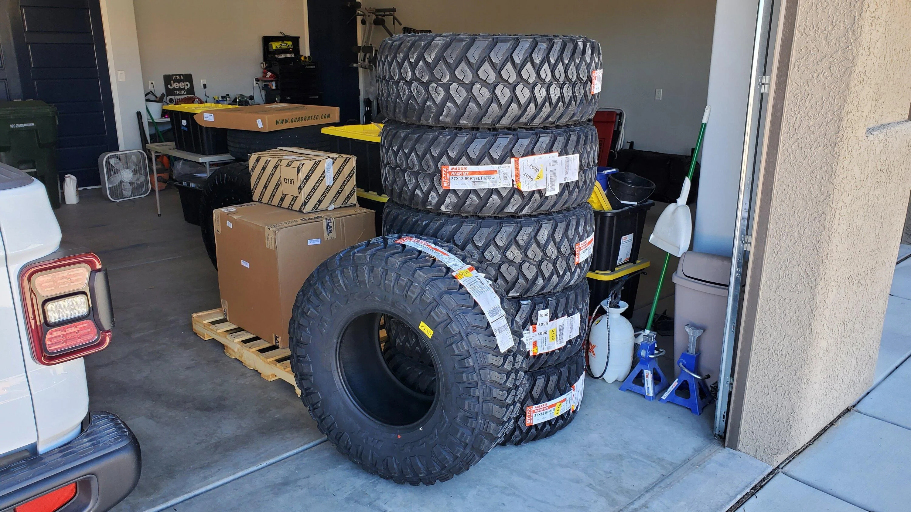 Jeep Gladiator Possible tire scam? maxxis razr mt Maxxis Tires