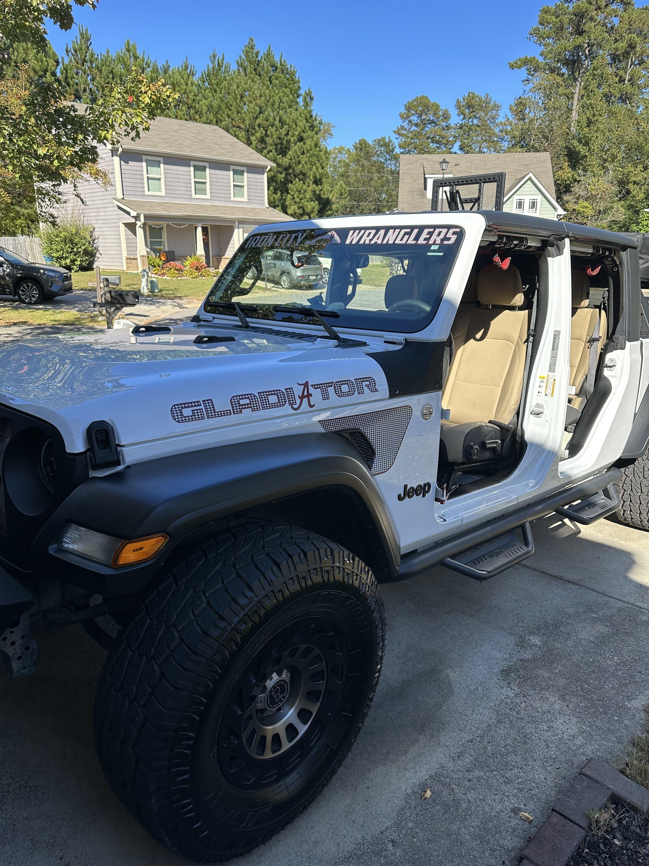 Jeep Gladiator BRIGHT WHITE Gladiator JT Club 591DA332-788A-428A-B41C-C674B37905DC