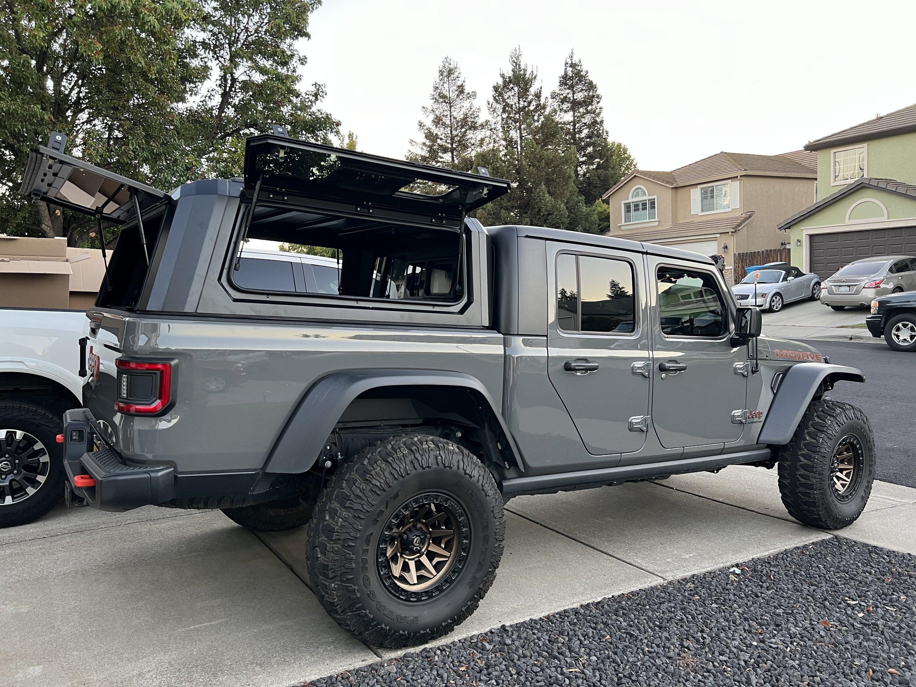Jeep Gladiator Diamondback HD cover E9808B53-060F-4FEC-A9DA-8EB9A174C11B