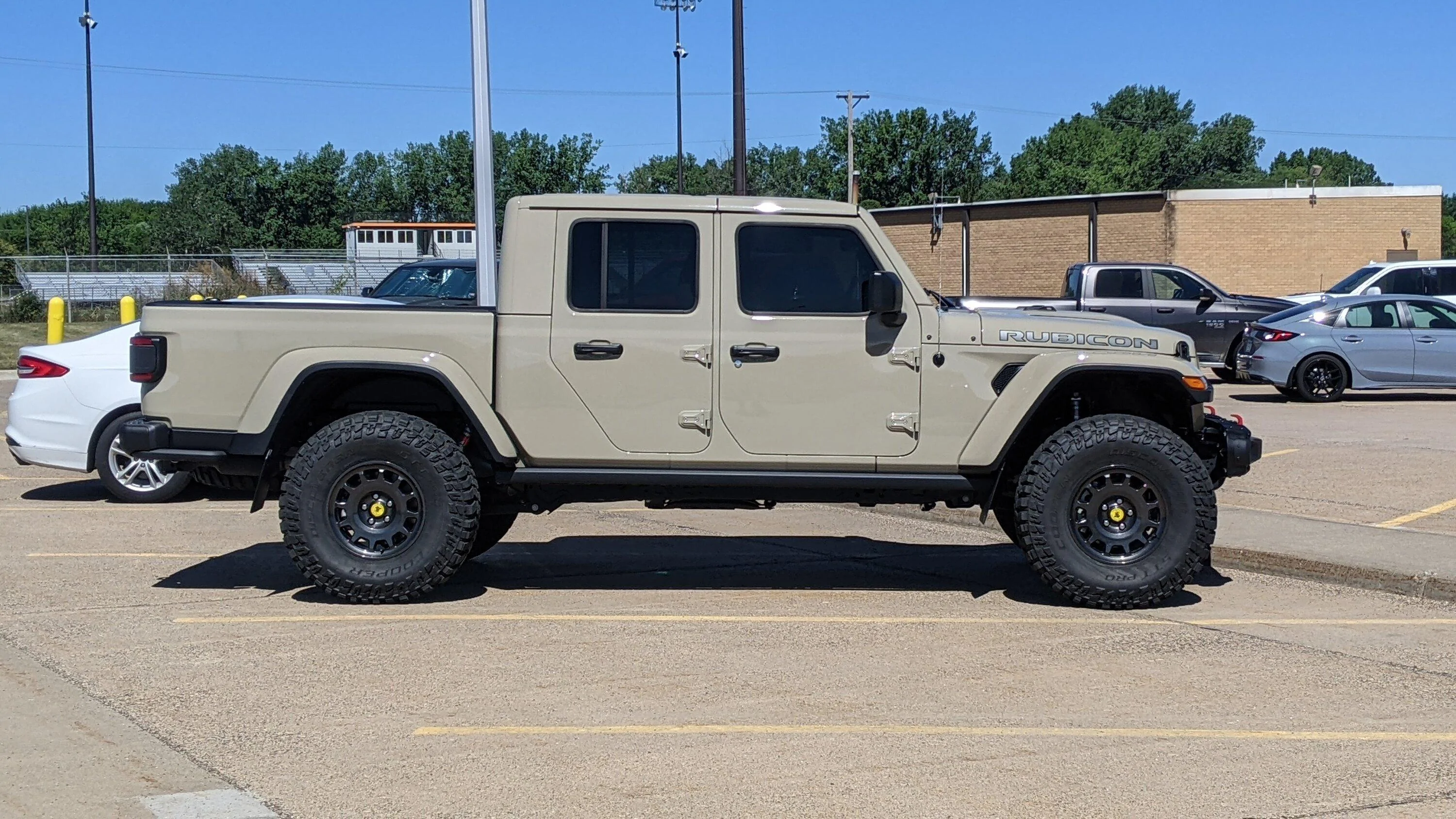 Jeep Gladiator All JT's come with Factory Window Tint? PXL_20220721_155246887(1)