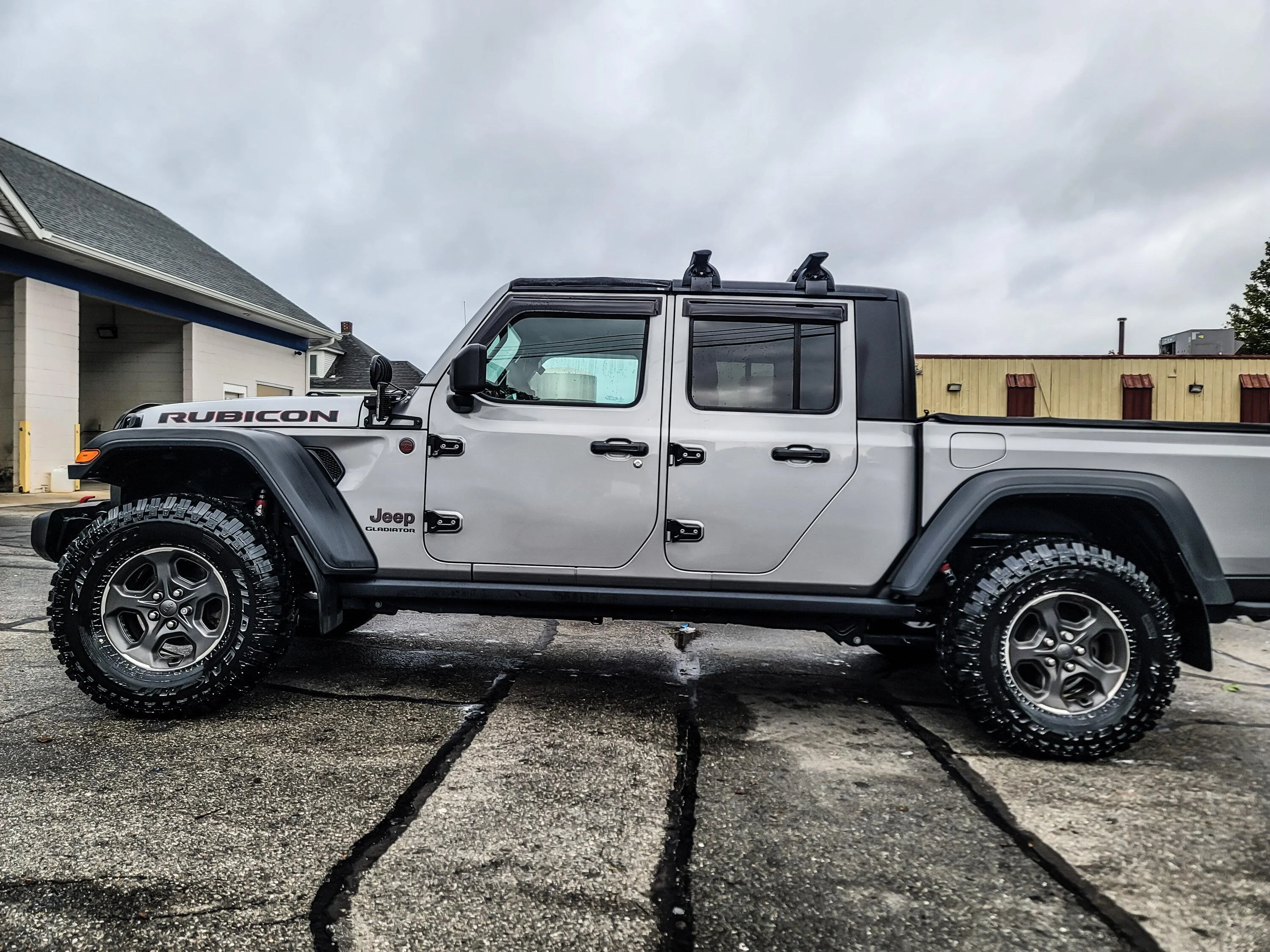 Jeep Gladiator 35's, no lift? PSX_20221004_172738