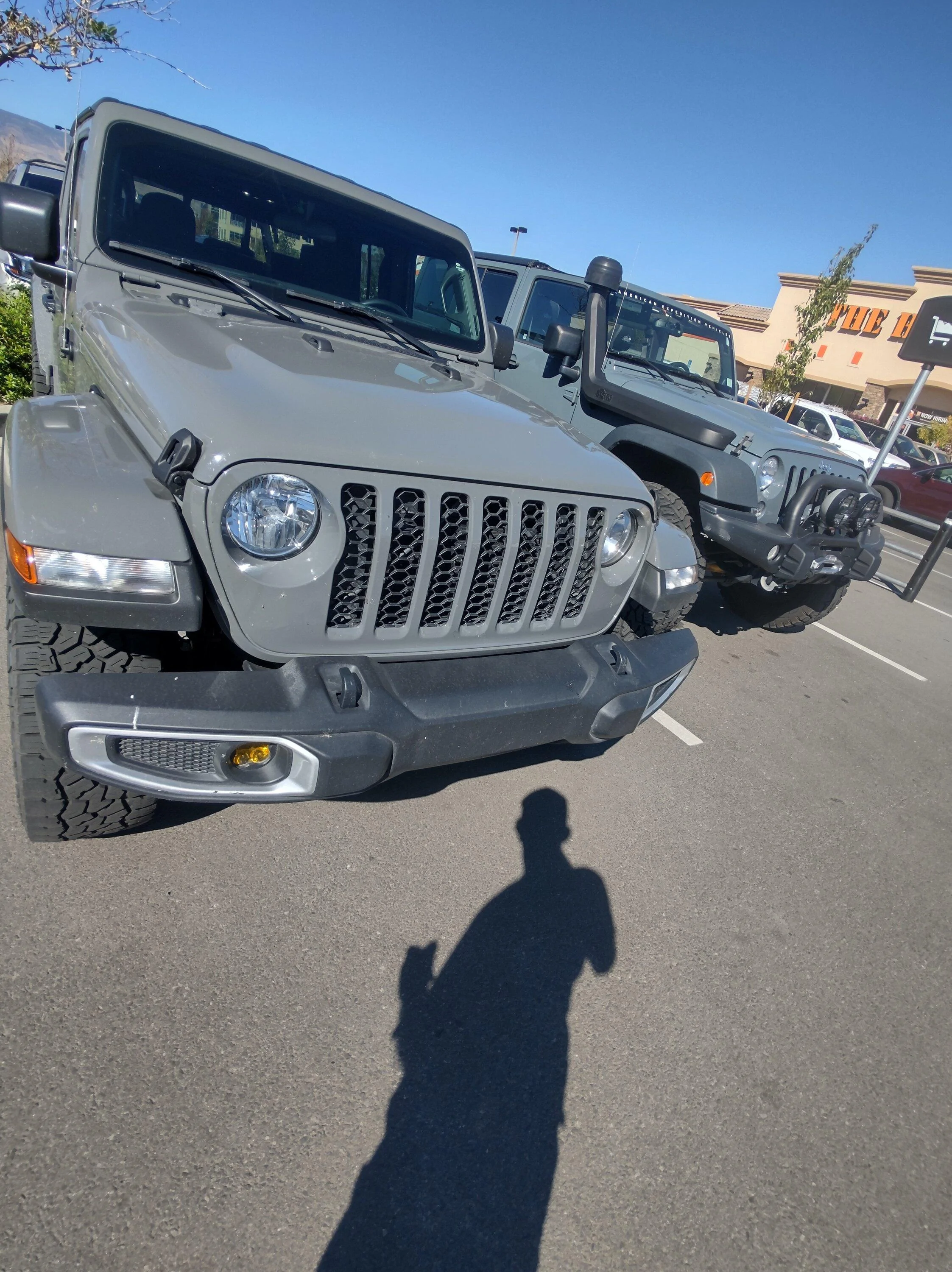 Jeep Gladiator Jeeps Parking Next To Jeeps img_20221003_105100049_hdr-jpg