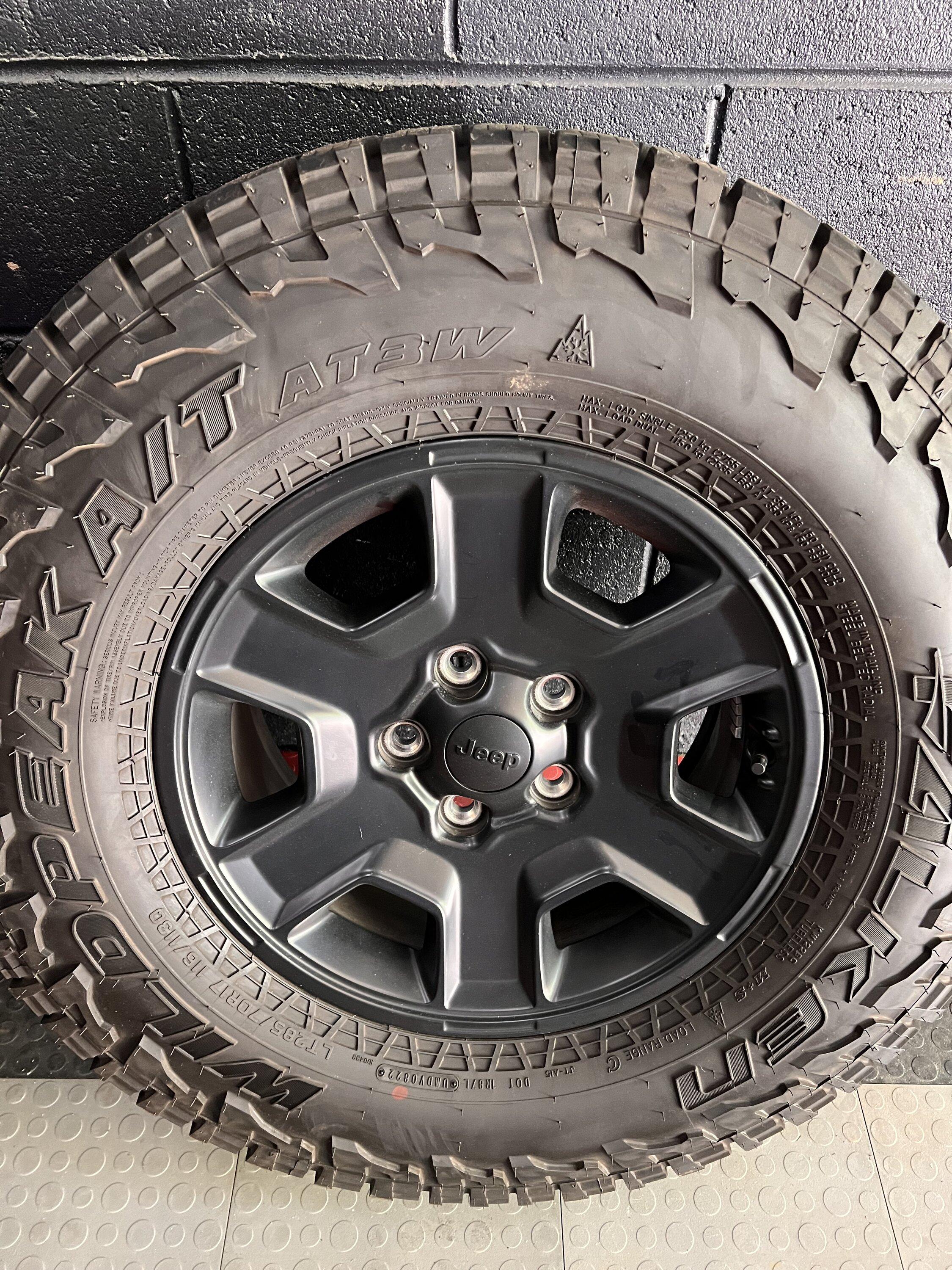 Jeep Gladiator 2022 gladiator Mojave takeoffs wheels-tires-TPMS 6123BA78-BC60-4E58-9C3B-14B12FBC36F2