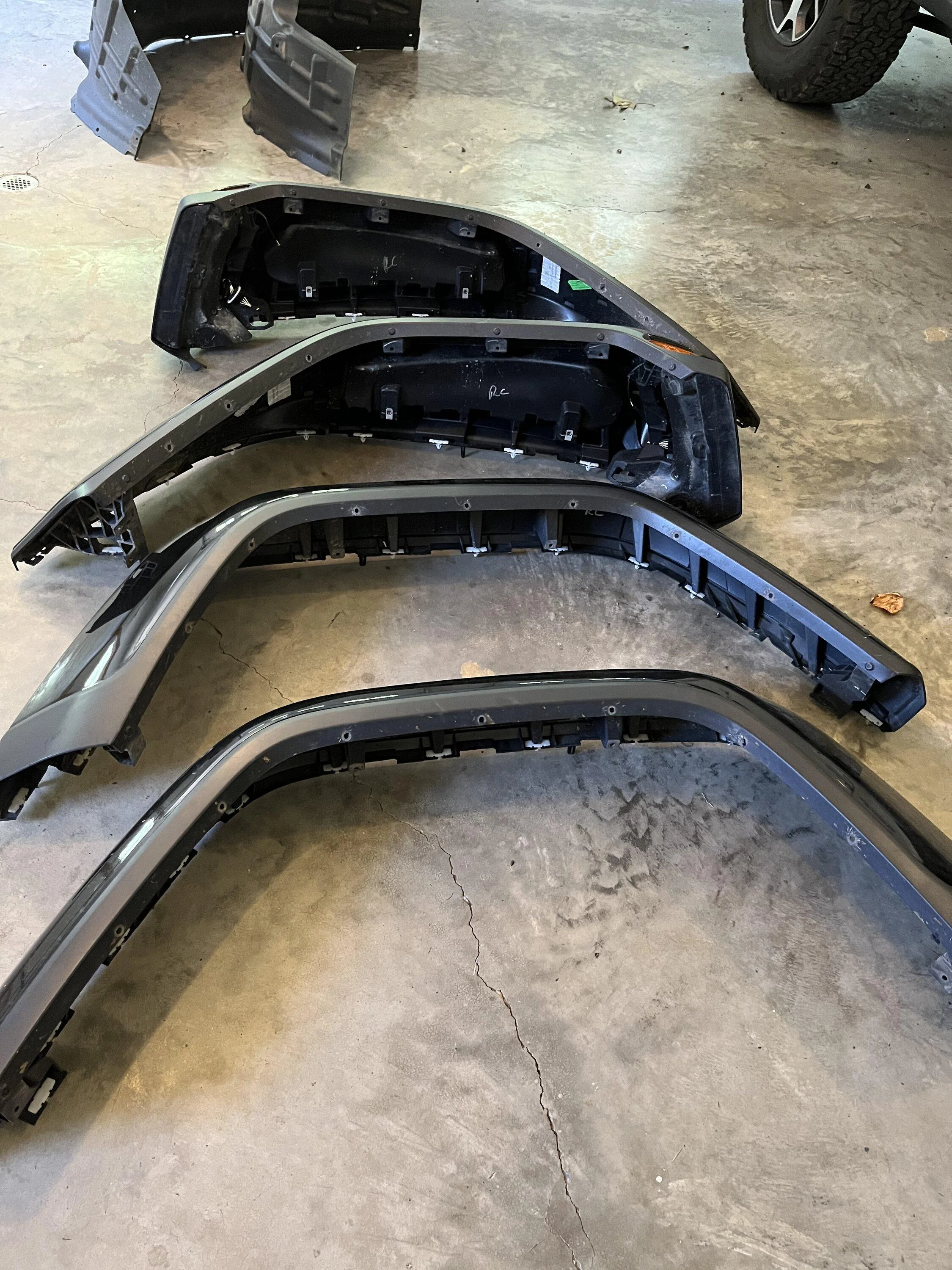 Jeep Gladiator Rubicon inner and painted outer fenders 051C0C0A-29A3-4D04-95FC-63D21AB73CA3