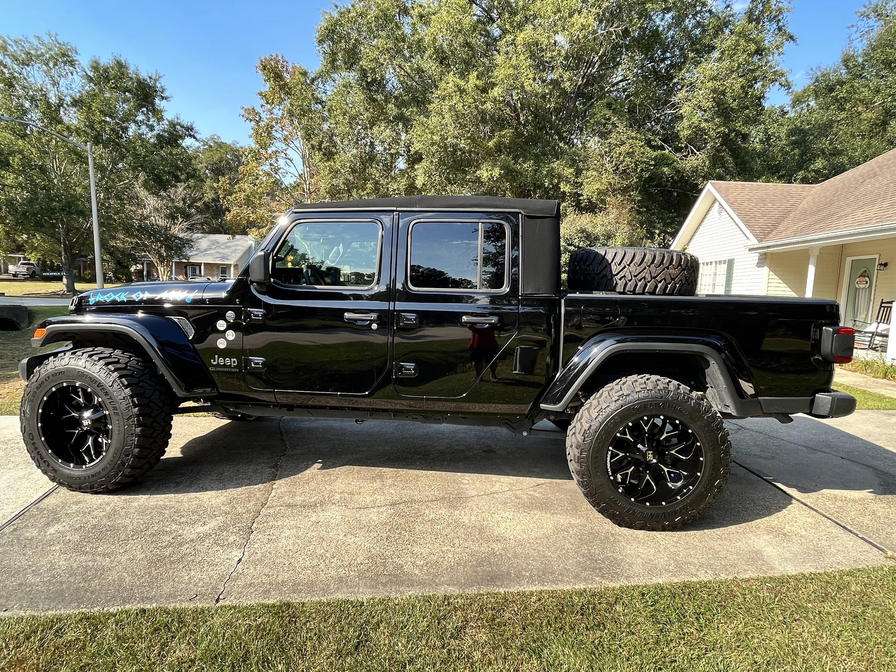 Jeep Gladiator BLACK Gladiator JT Club 856D5D47-ABCF-4F09-927B-D3725335F9C2