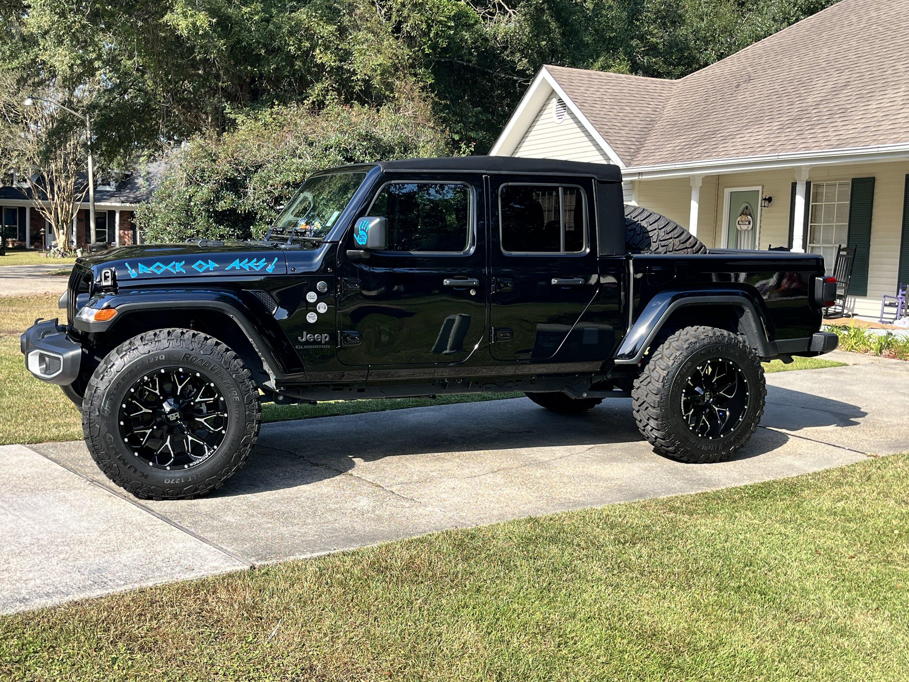 Jeep Gladiator BLACK Gladiator JT Club 19C62F52-D3E1-41A3-B760-BCF894A54580