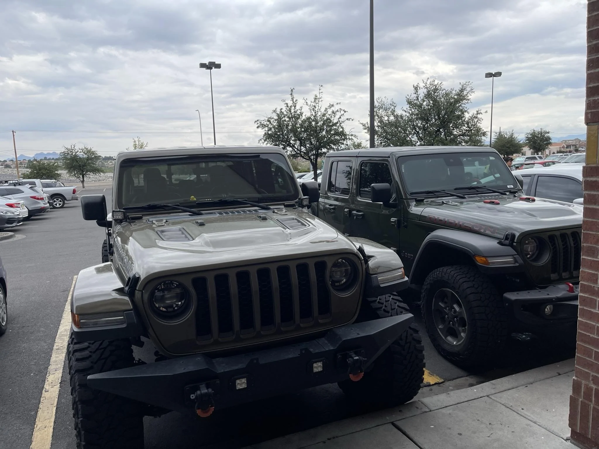 Jeep Gladiator Jeeps Parking Next To Jeeps ADEF441A-D1EC-4ABC-843B-EF0EFE35F8B1