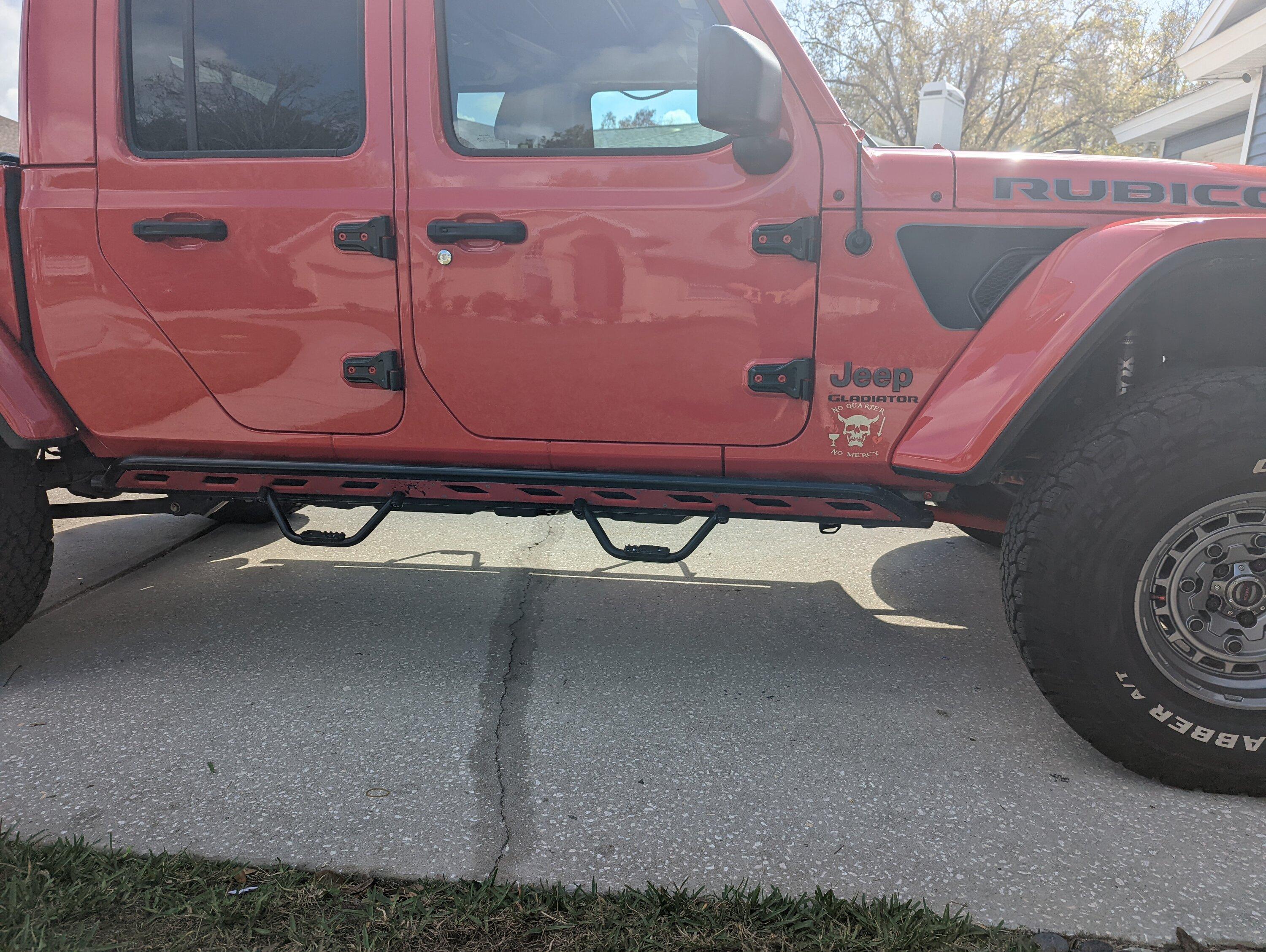 Jeep Gladiator Steps but want to off road eventually PXL_20220218_190413901