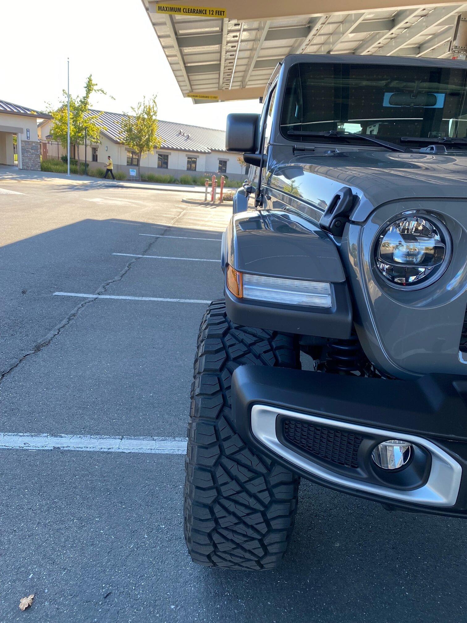 Jeep Gladiator 2021 Sport S Max Tow with AEV lift - $44k image4