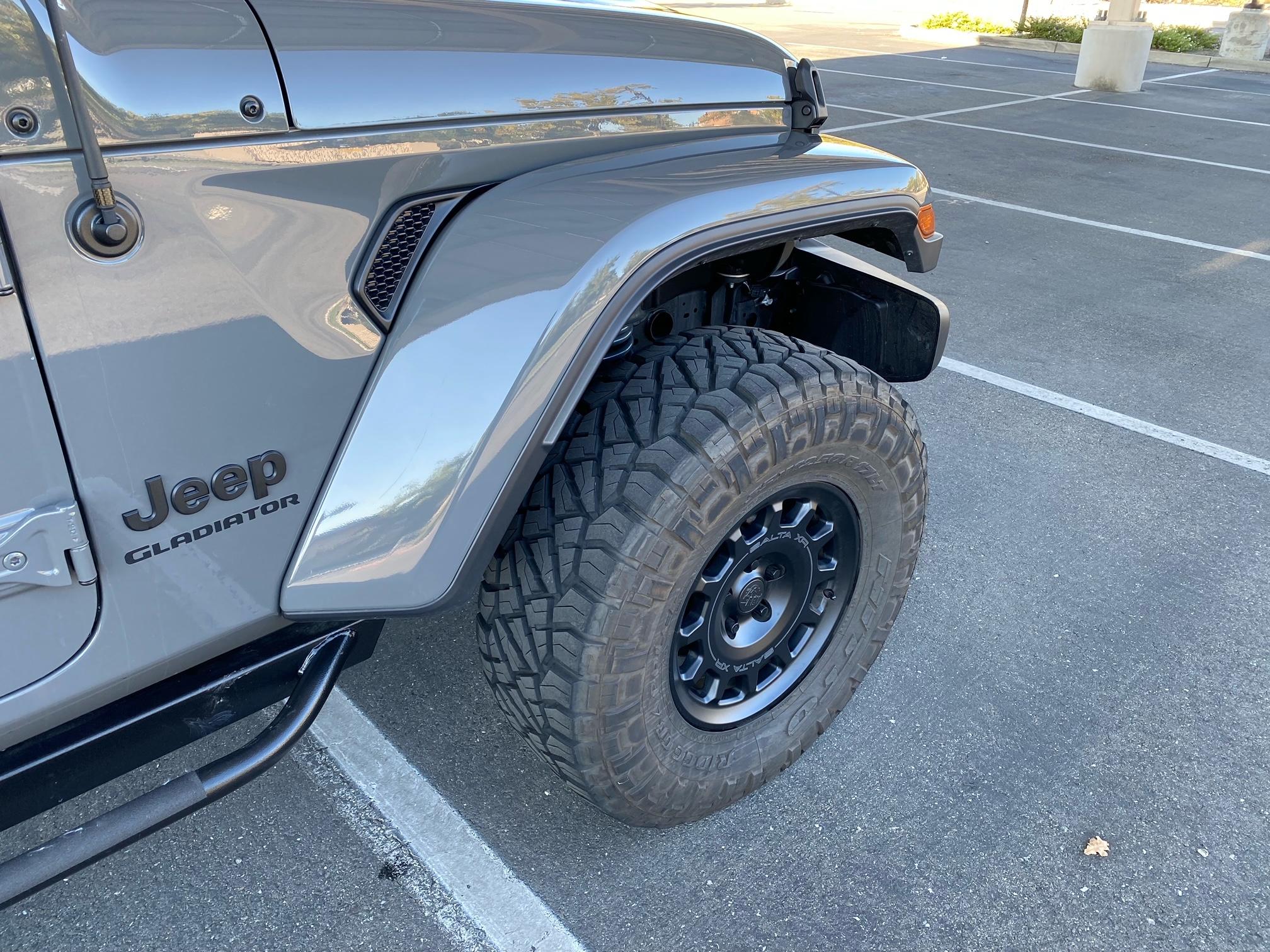 Jeep Gladiator 2021 Sport S Max Tow with AEV lift - $44k image3