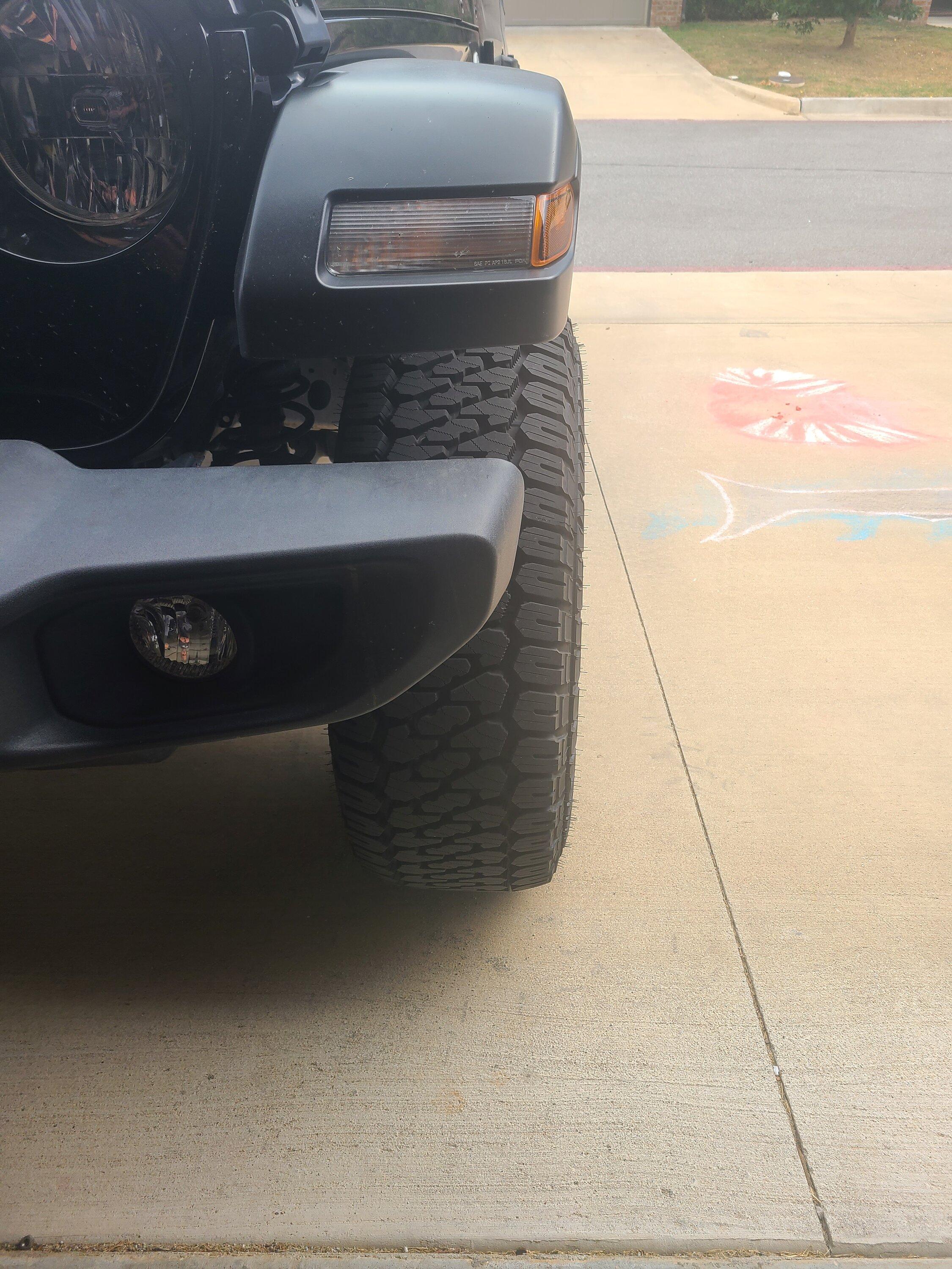 Jeep Gladiator Stock 33’s vs 35’s Pros and Cons 16654369485836732526905213359289