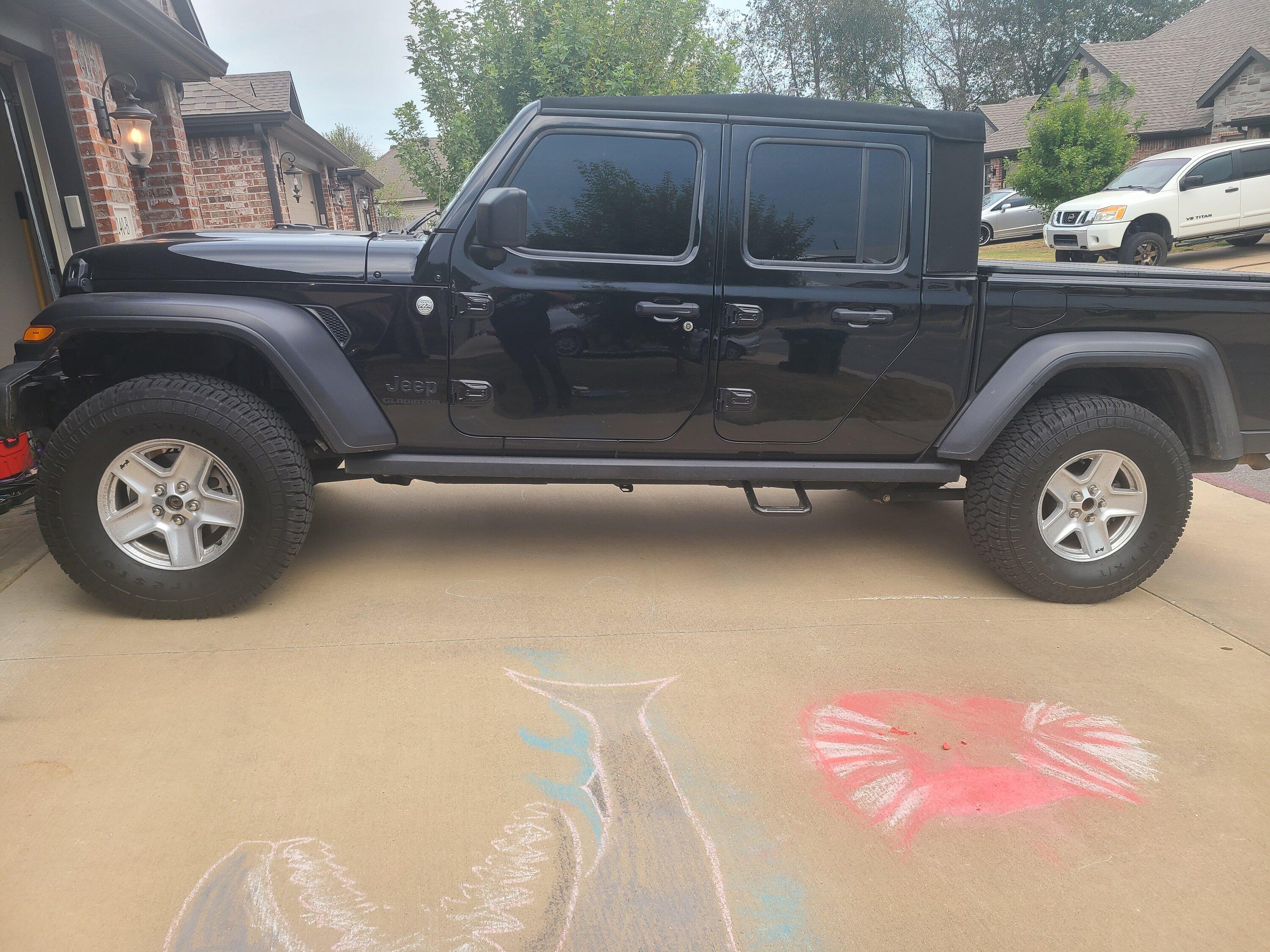 Jeep Gladiator Stock 33’s vs 35’s Pros and Cons 16654370218097433294516878279545
