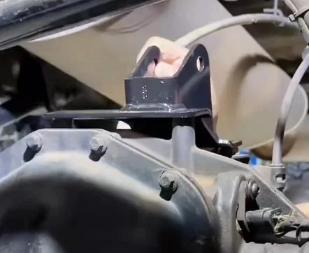 Jeep Gladiator Gladiator have this this bracket？ 5b1a4034d08d3803507e30b3d6431a2