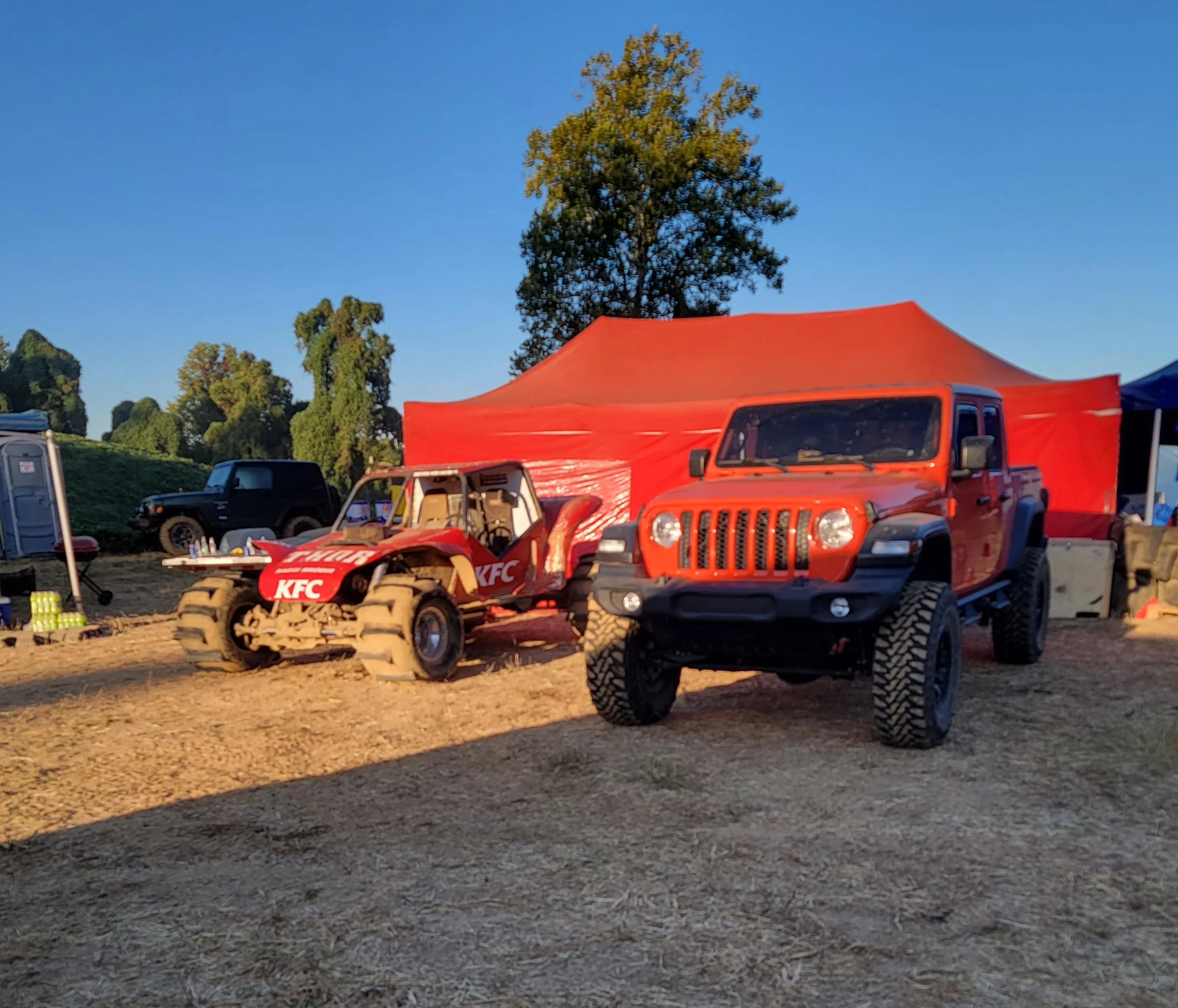 Jeep Gladiator Jeeps Parking Next To Jeeps 20221008_075632
