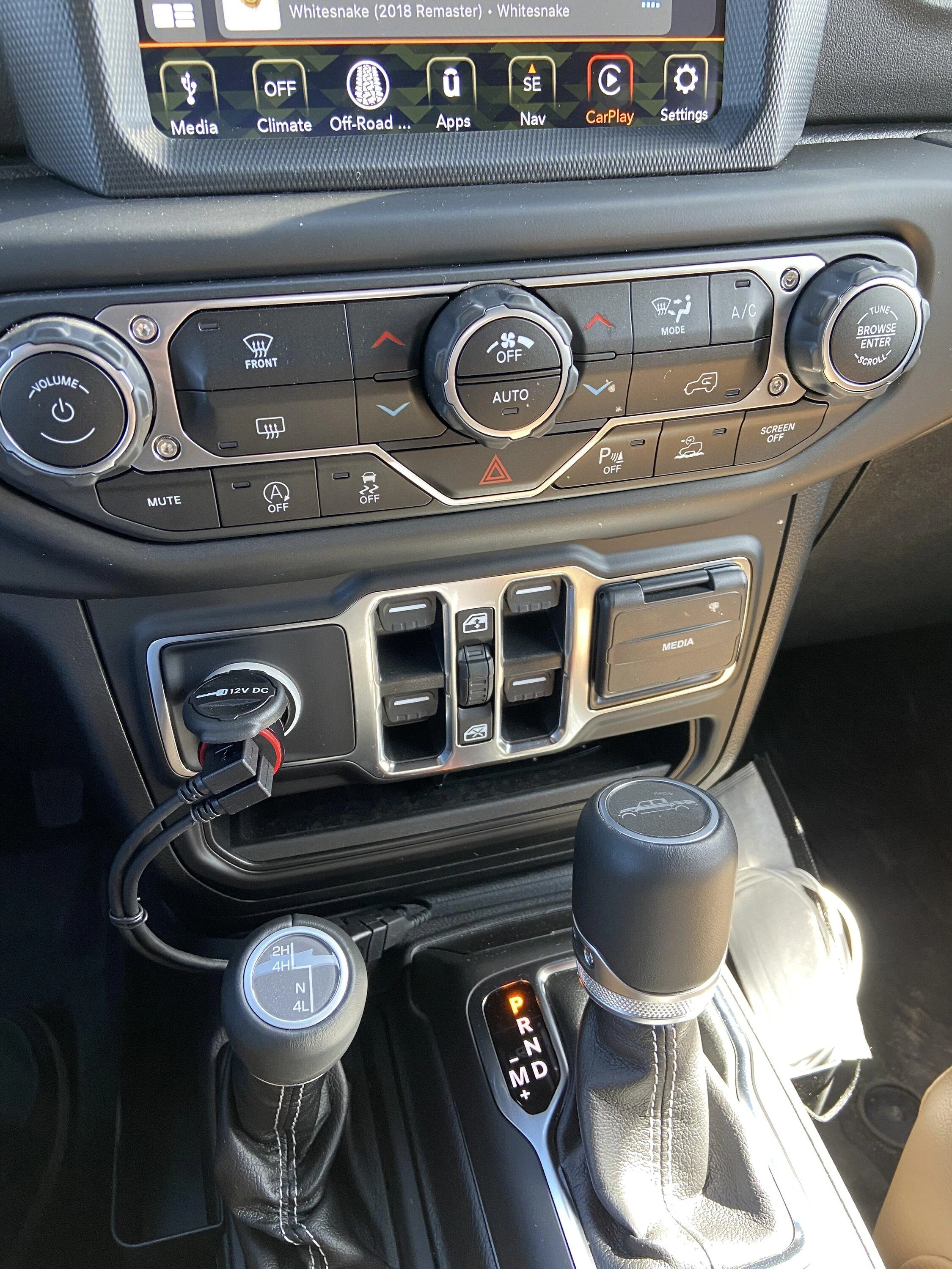 Jeep Gladiator Behind Dash USB Media Split 947224B0-FFC9-47EB-8C5A-2AD466D252BC