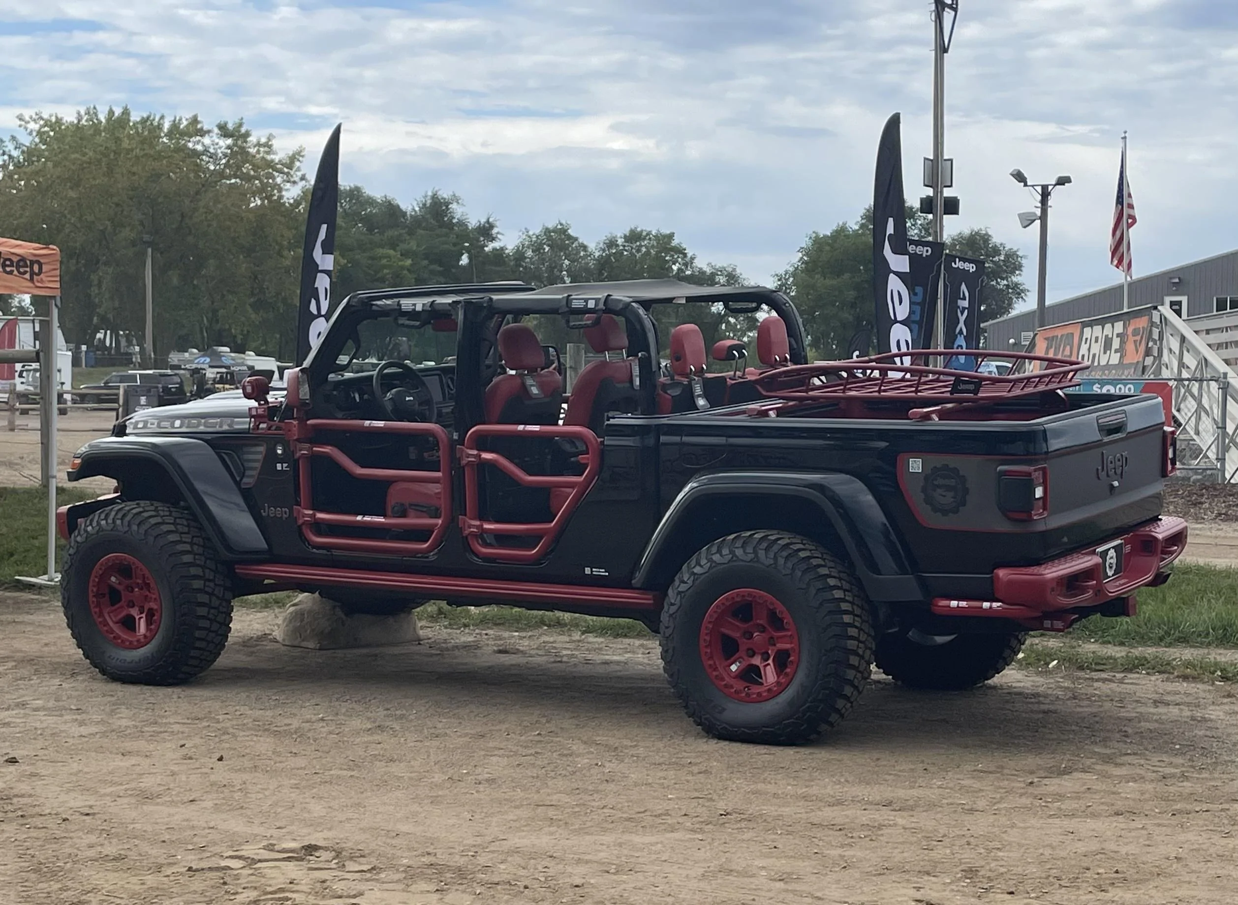 Jeep Gladiator ⚡️ Mopar Teases New Jeep and RAM Concepts Ahead of 2022 SEMA Debut C432A606-847E-497E-BD44-DEDE90BC59D0
