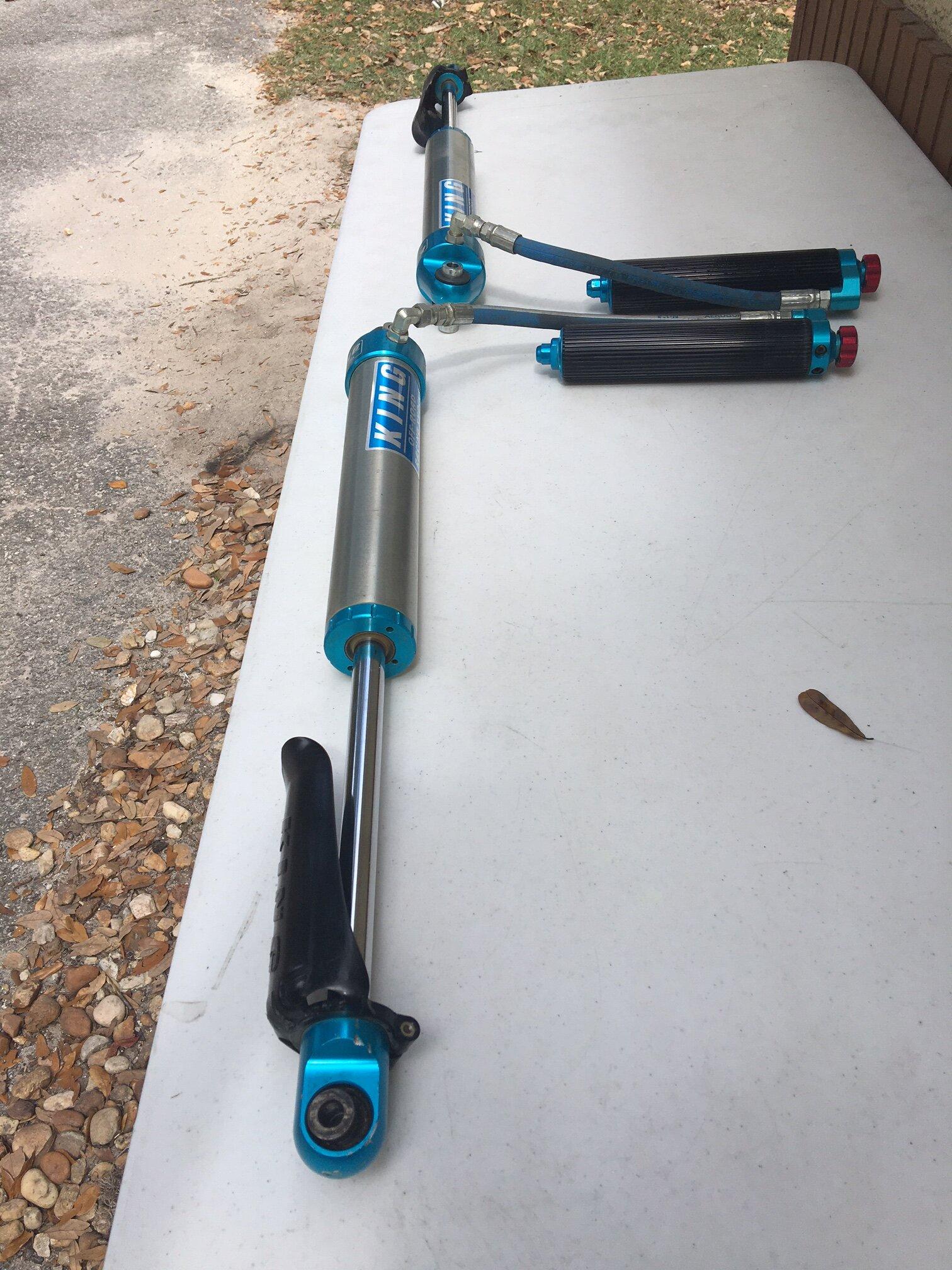 Jeep Gladiator KING SHOCKS 2.5 PERFORMANCE SERIES FRONT SHOCKS W/ADJUSTER 3-5IN LIFT IMG_2138.JPG