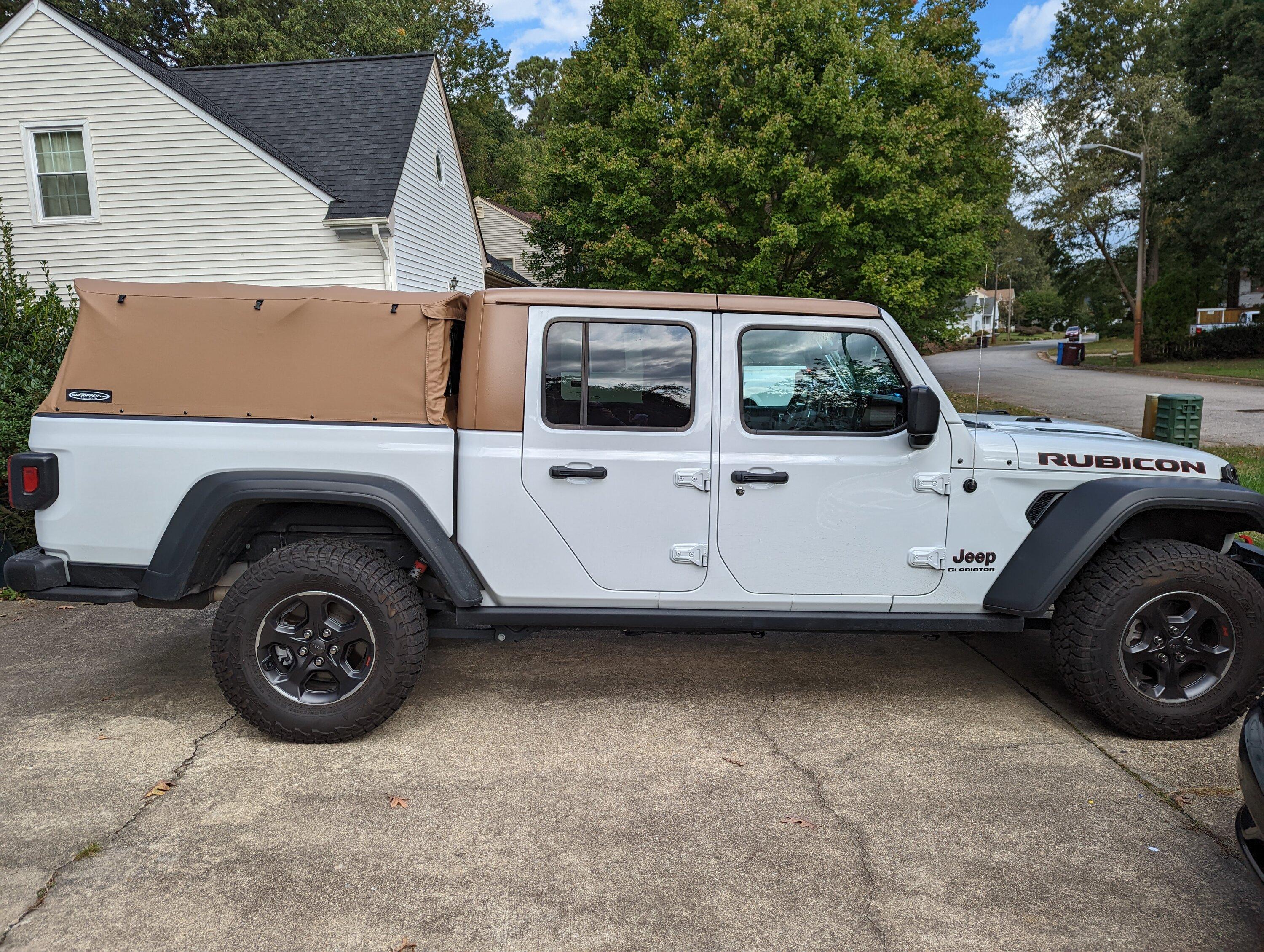 Jeep Gladiator Tan Tops PXL_20221014_144636503