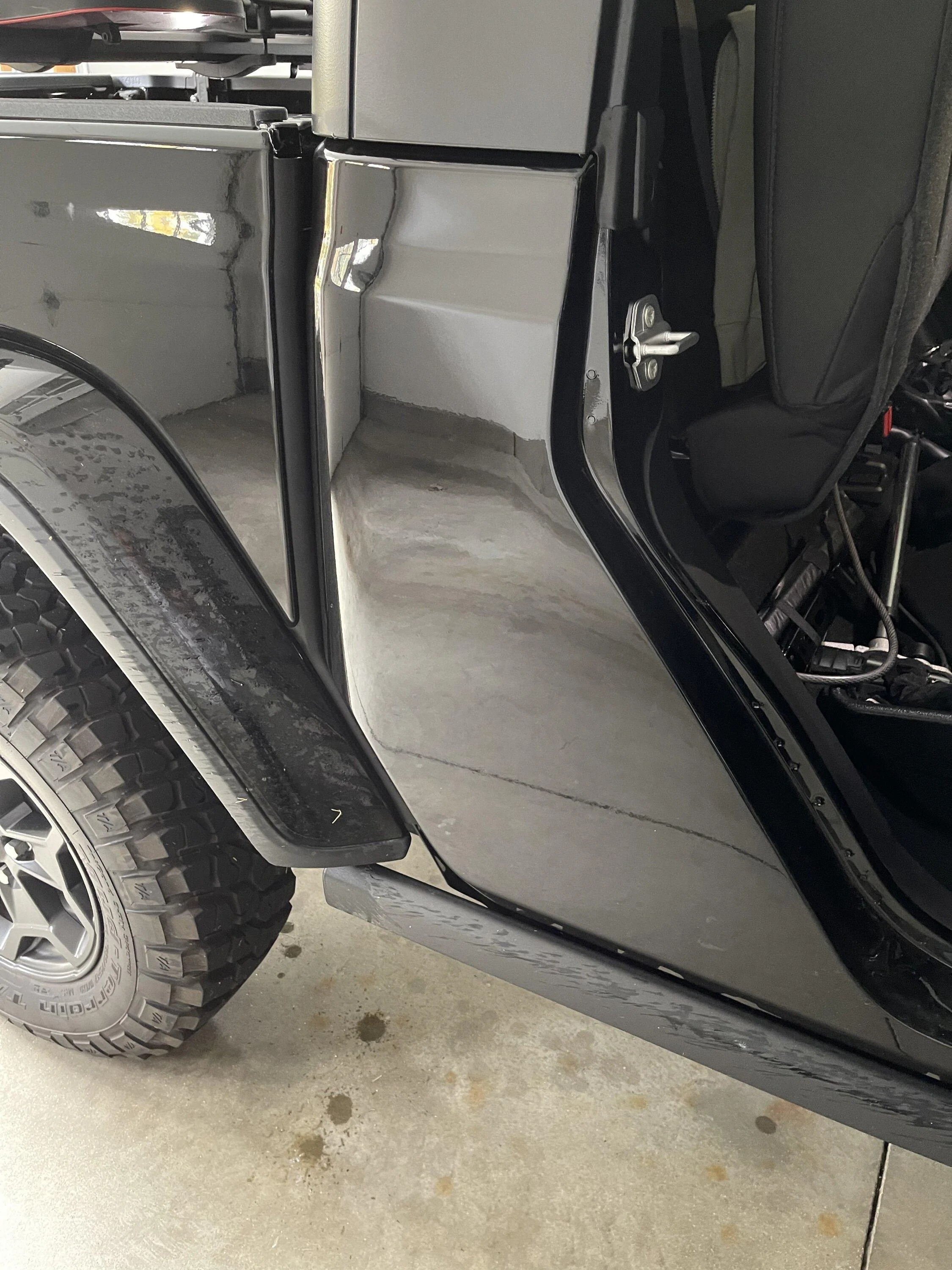 Jeep Gladiator Rear panel scratch protection solutions? 9E04D5C5-DBAC-43FA-964B-9AB2FECEA159