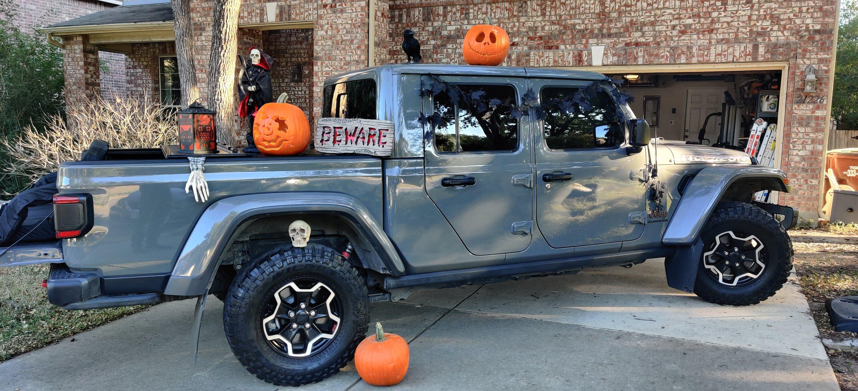 Jeep Gladiator Halloween creativity scene - post yours! ??? IMG_20211031_171932