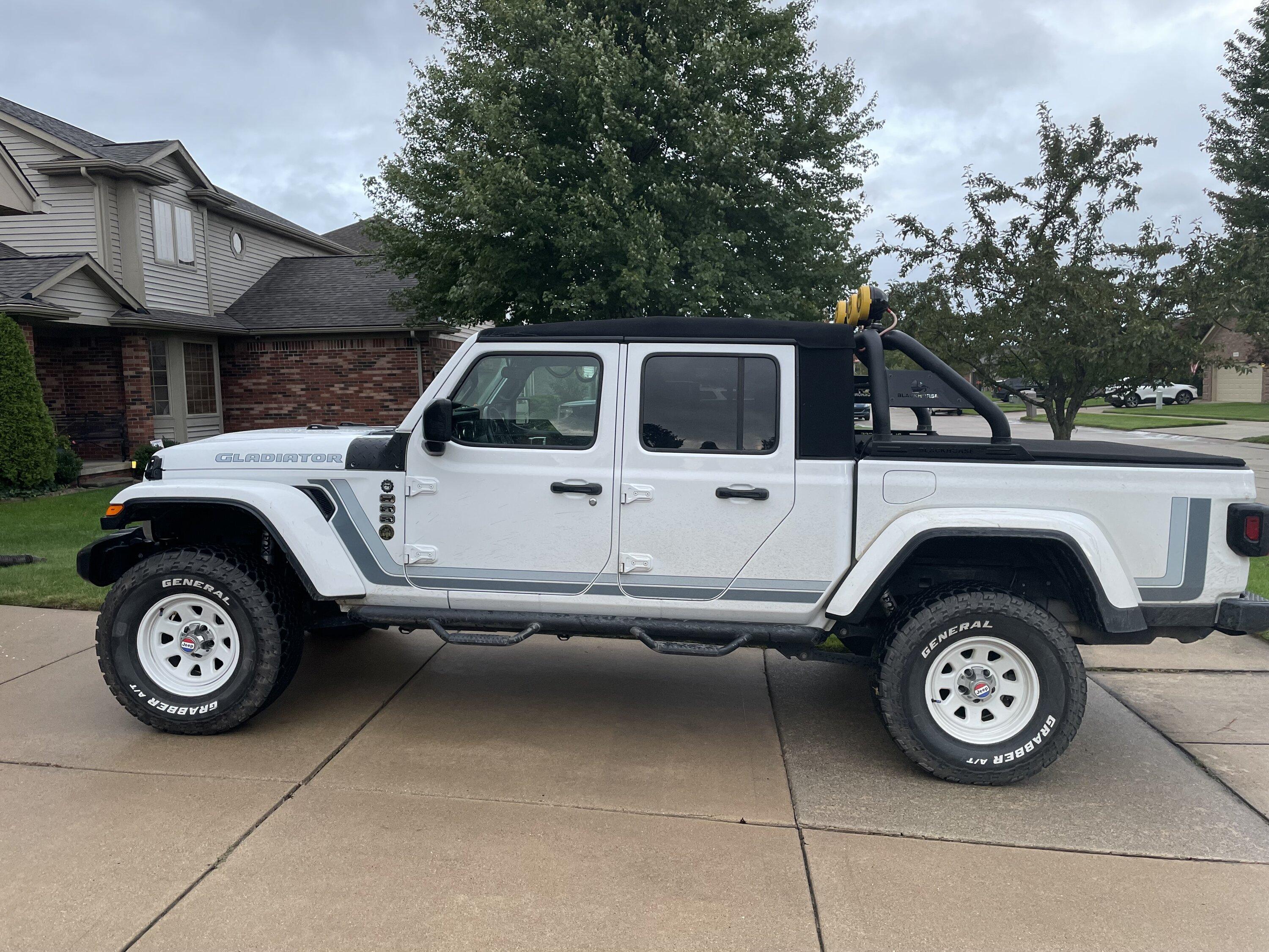 Jeep Gladiator Black Horse Rollbar warranty (rust) Overall Galdiator with Roll bar