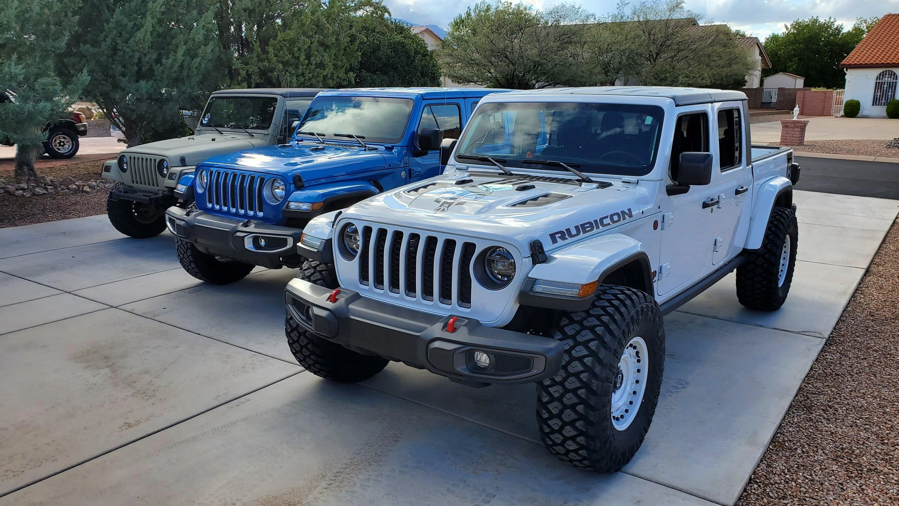 Jeep Gladiator So the birfday pwesent install begins 20221015_154654