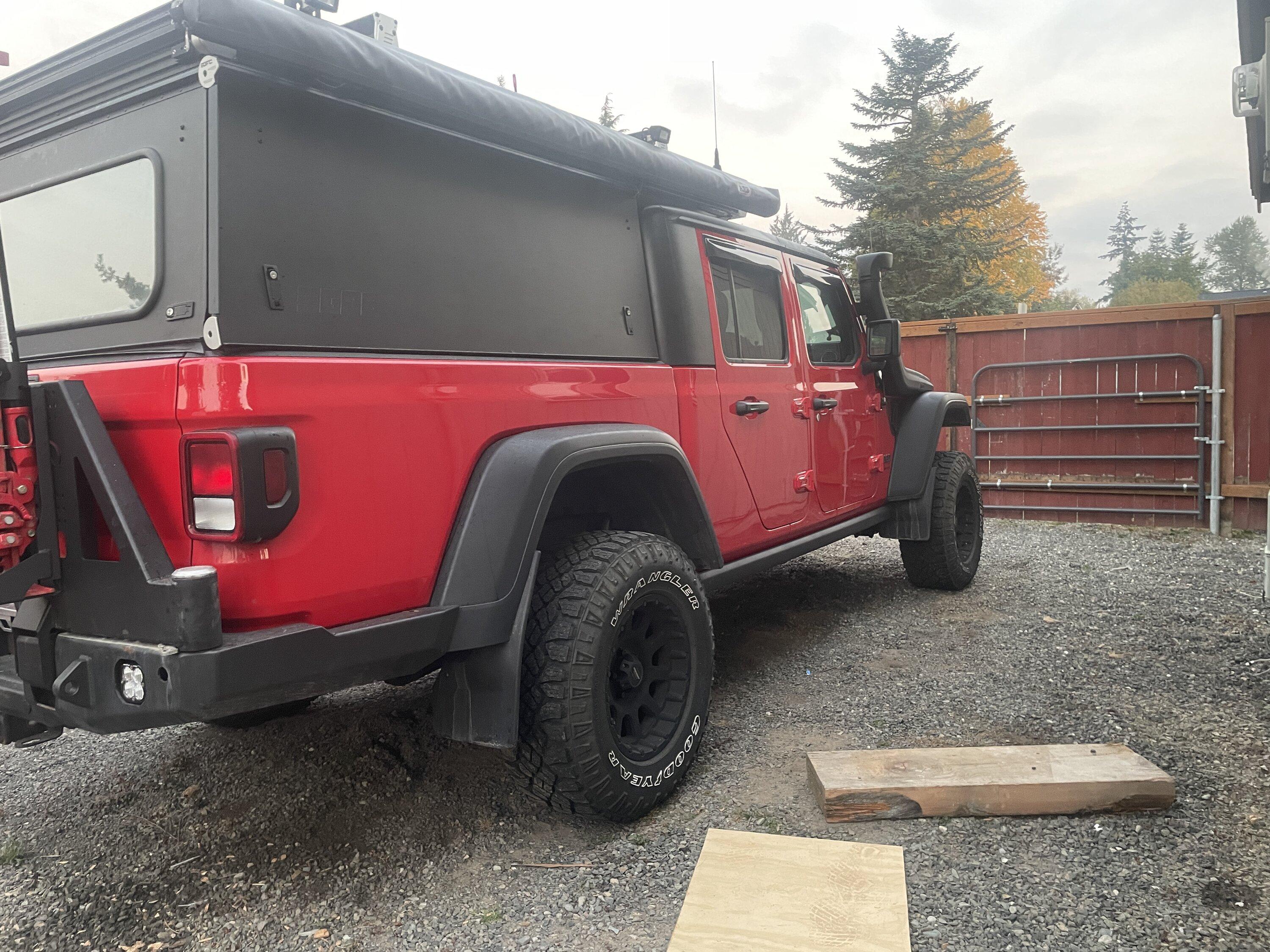 Jeep Gladiator Unsupervised JTR A9A849C9-1004-4600-ABFB-82E19FB92162