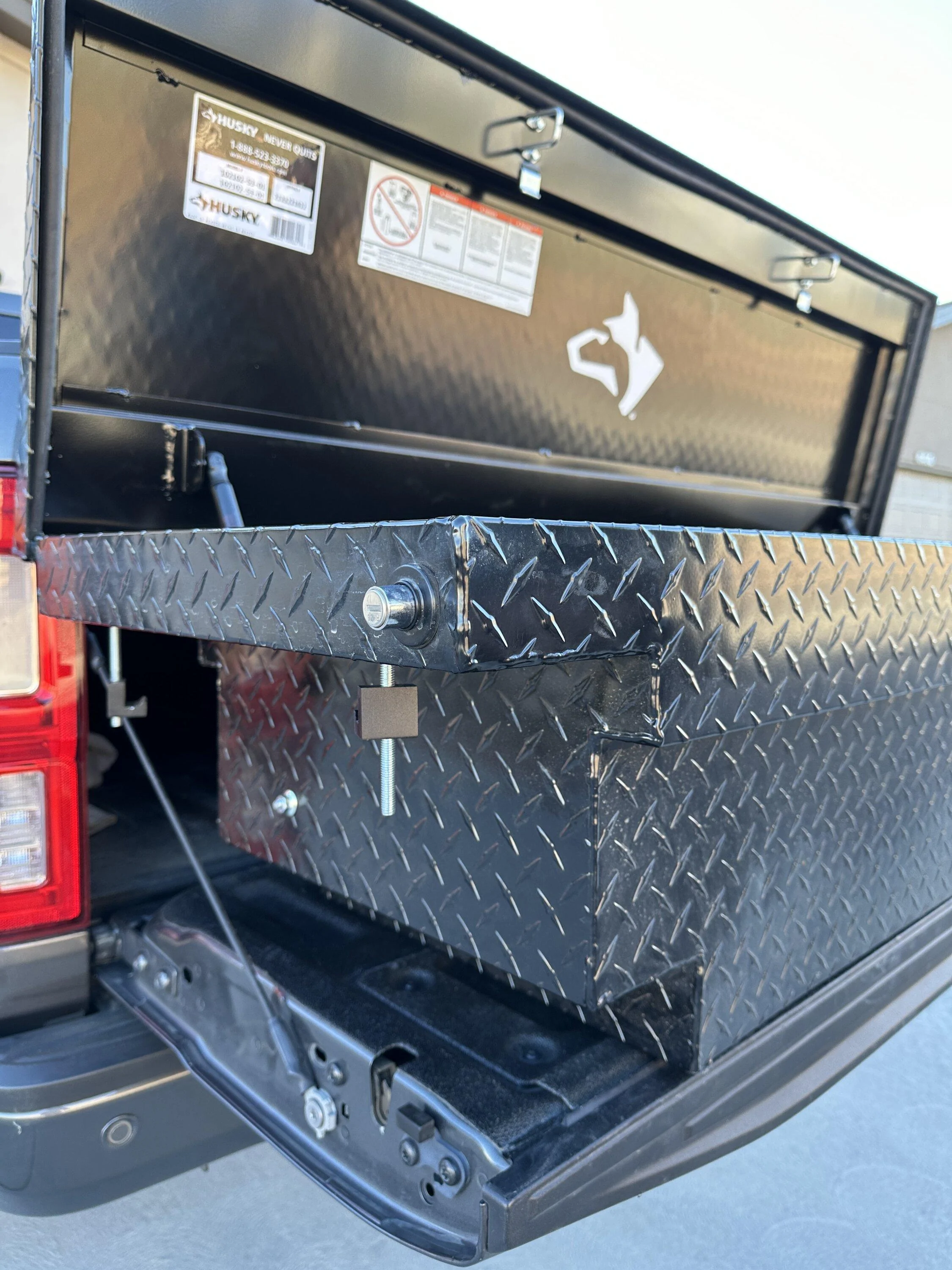 Jeep Gladiator Husky 61" Truck Bed Tool Box, Black IMG_0146
