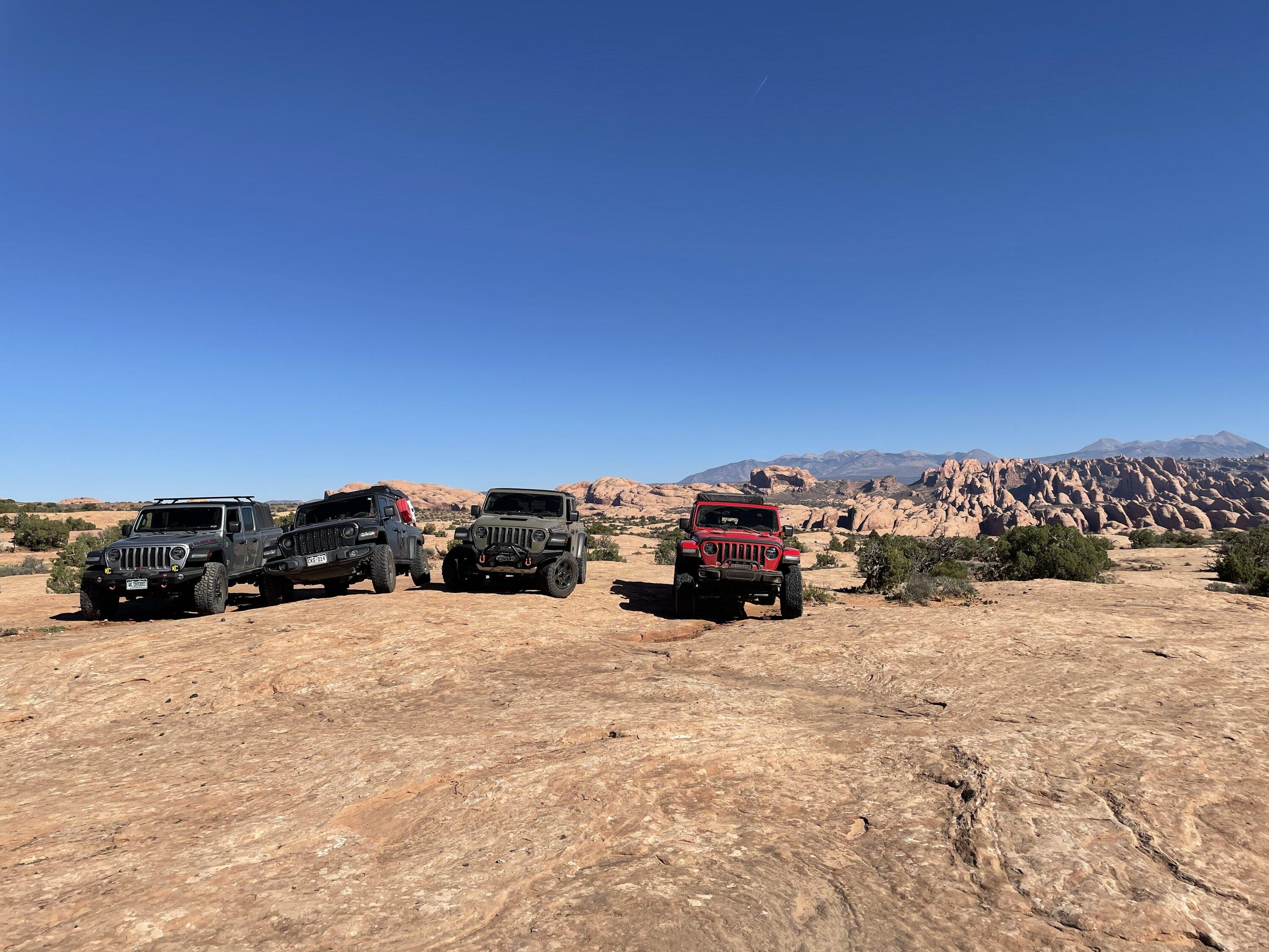 Jeep Gladiator Jeeps Parking Next To Jeeps 9C333B85-8955-41BA-93BE-409F953B852E