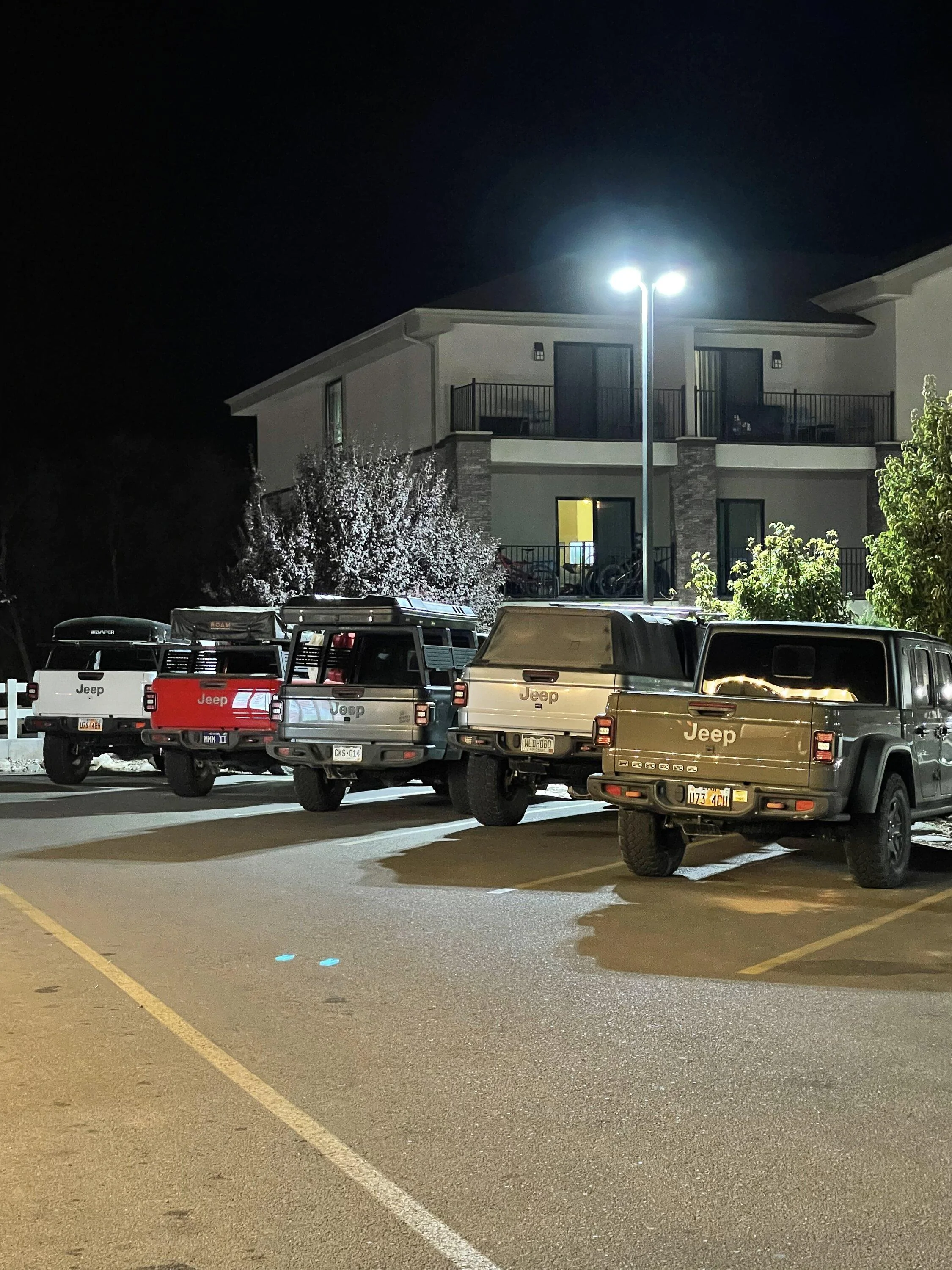 Jeep Gladiator Jeeps Parking Next To Jeeps 7CBAD9AA-C339-423E-8141-53FFE90052B5