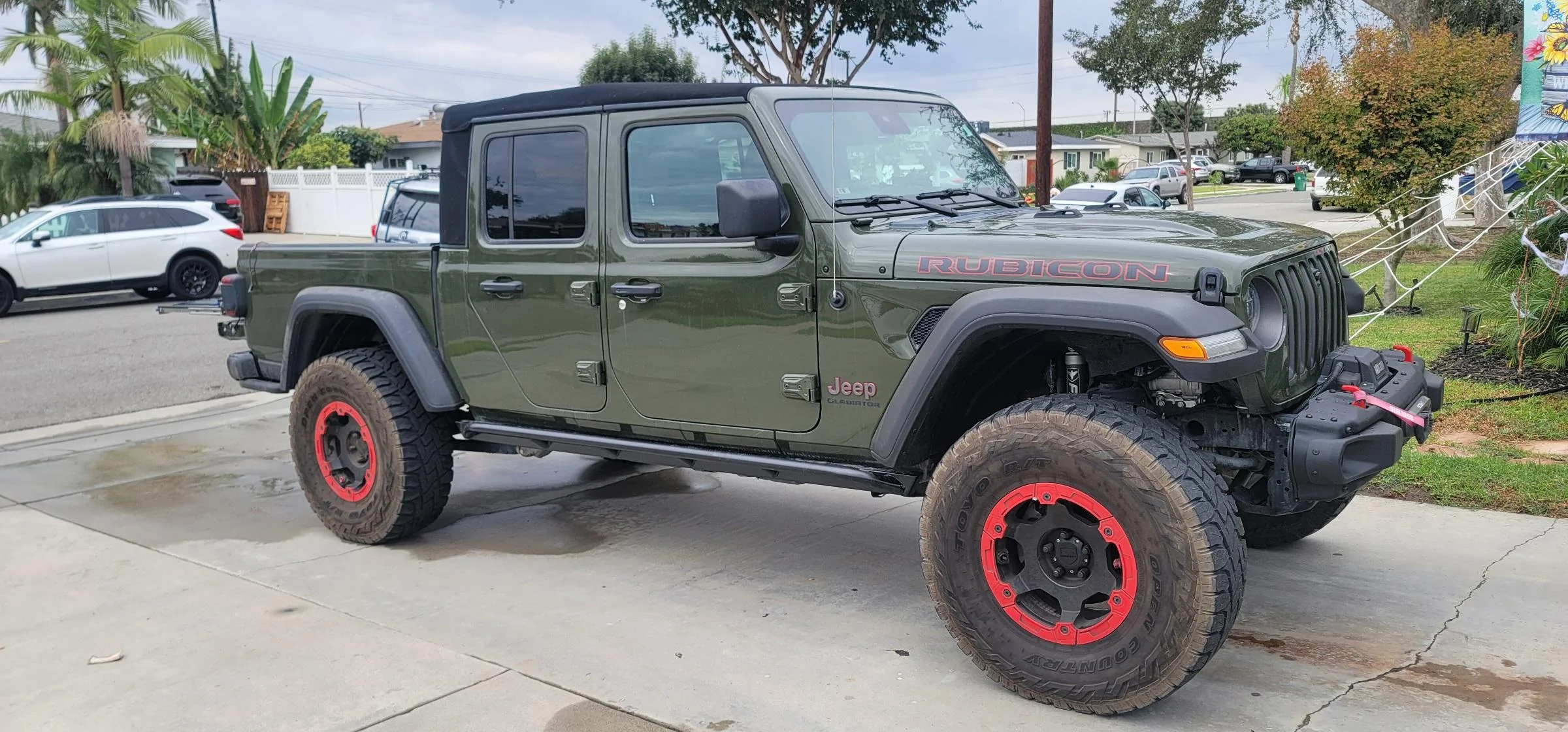 Jeep Gladiator Show me pictures of rocksliders that works as a running board. 20221016_122116