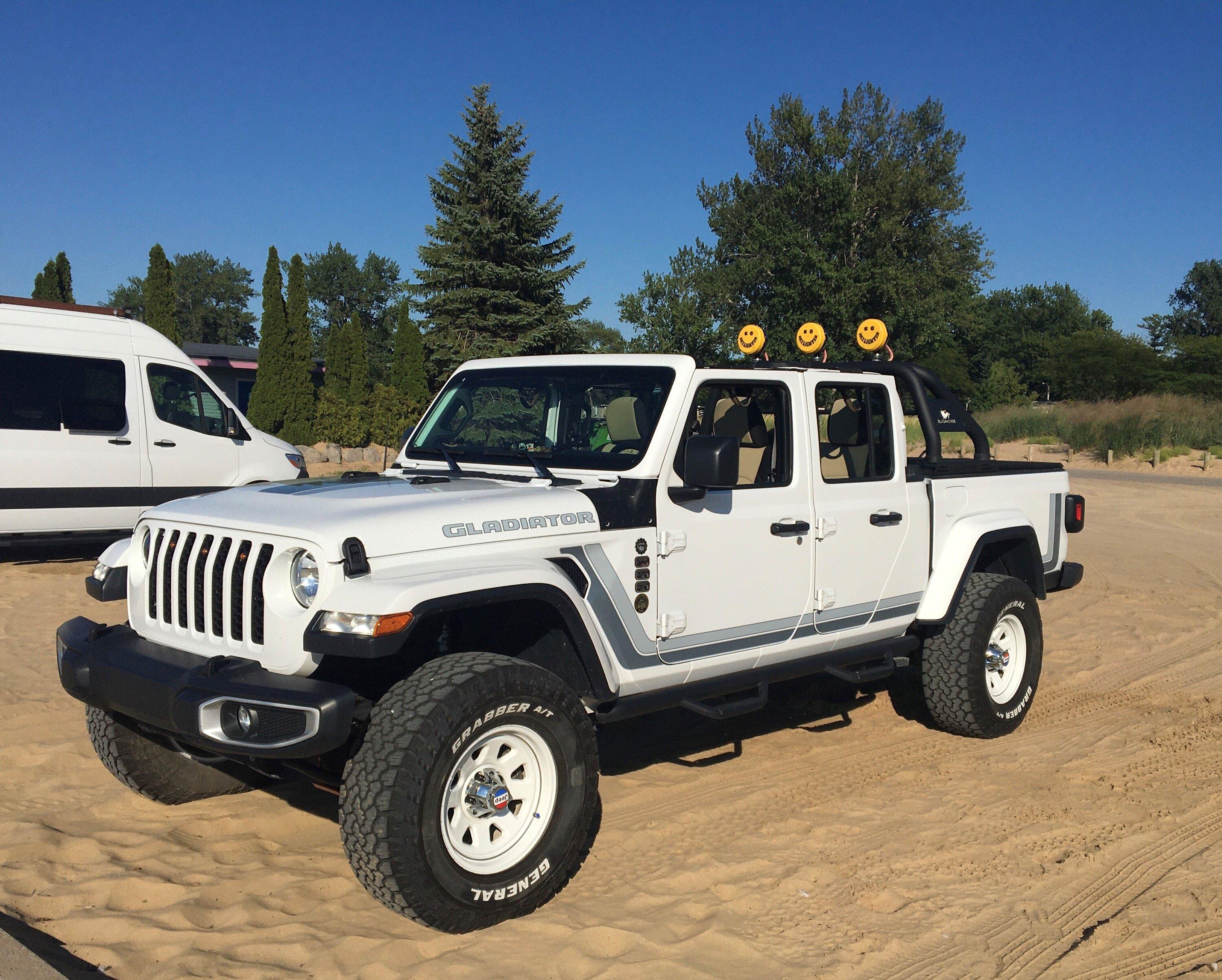 Jeep Gladiator Show us your roll bar! Side