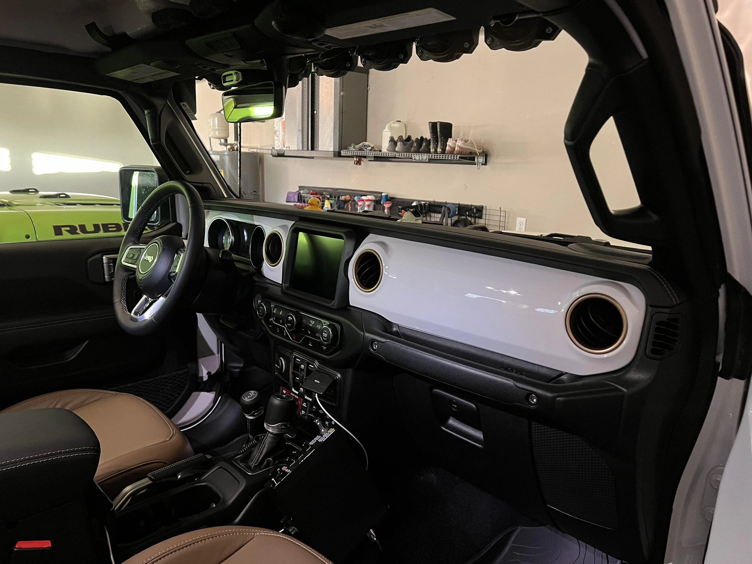 Jeep Gladiator BRIGHT WHITE Gladiator JT Club EA6FB2D3-1B23-48B1-BB2E-72BB505ACA2C