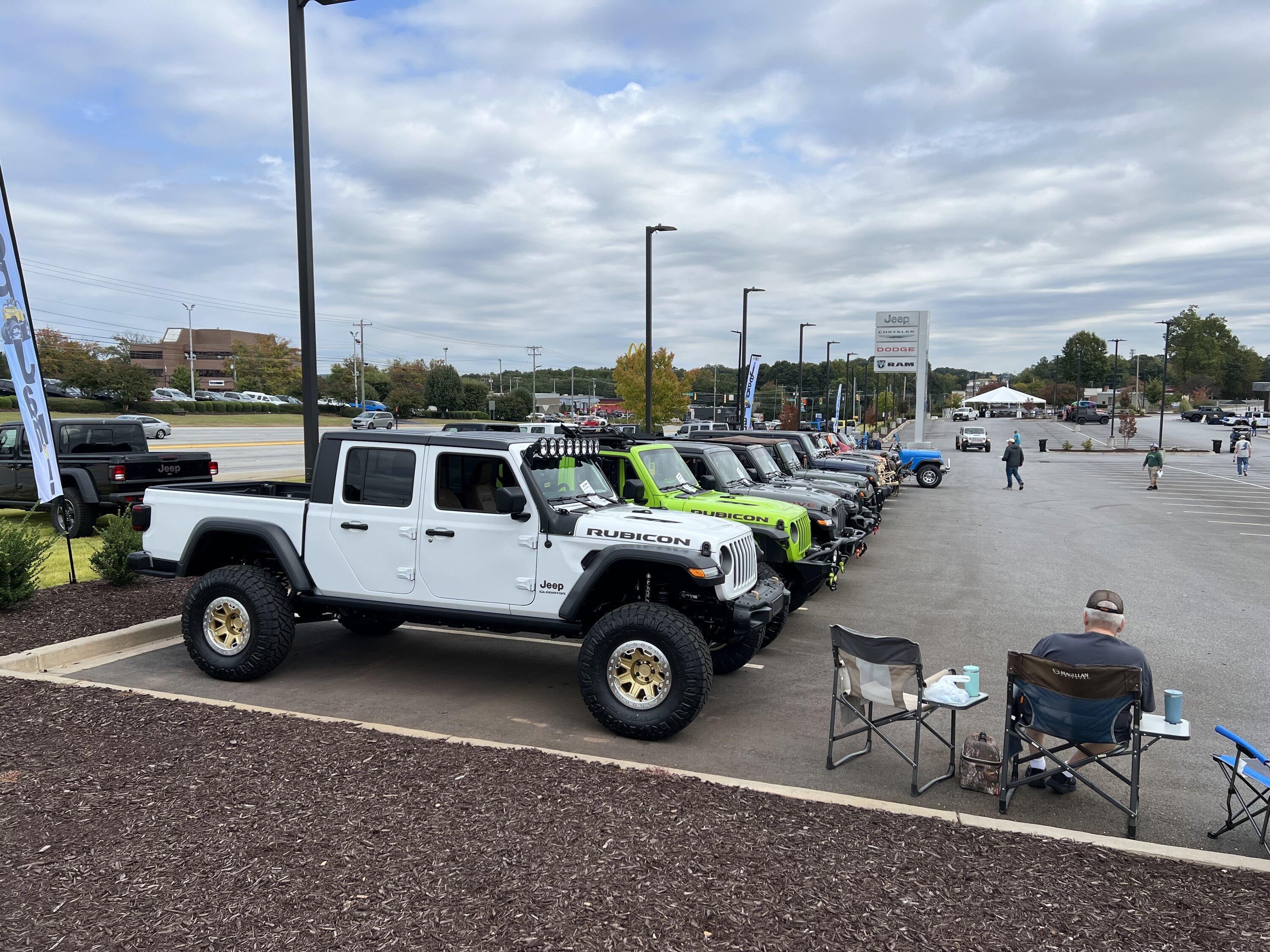 Jeep Gladiator BRIGHT WHITE Gladiator JT Club FADCCF42-24F6-47E8-8D7D-18567D94F4D7