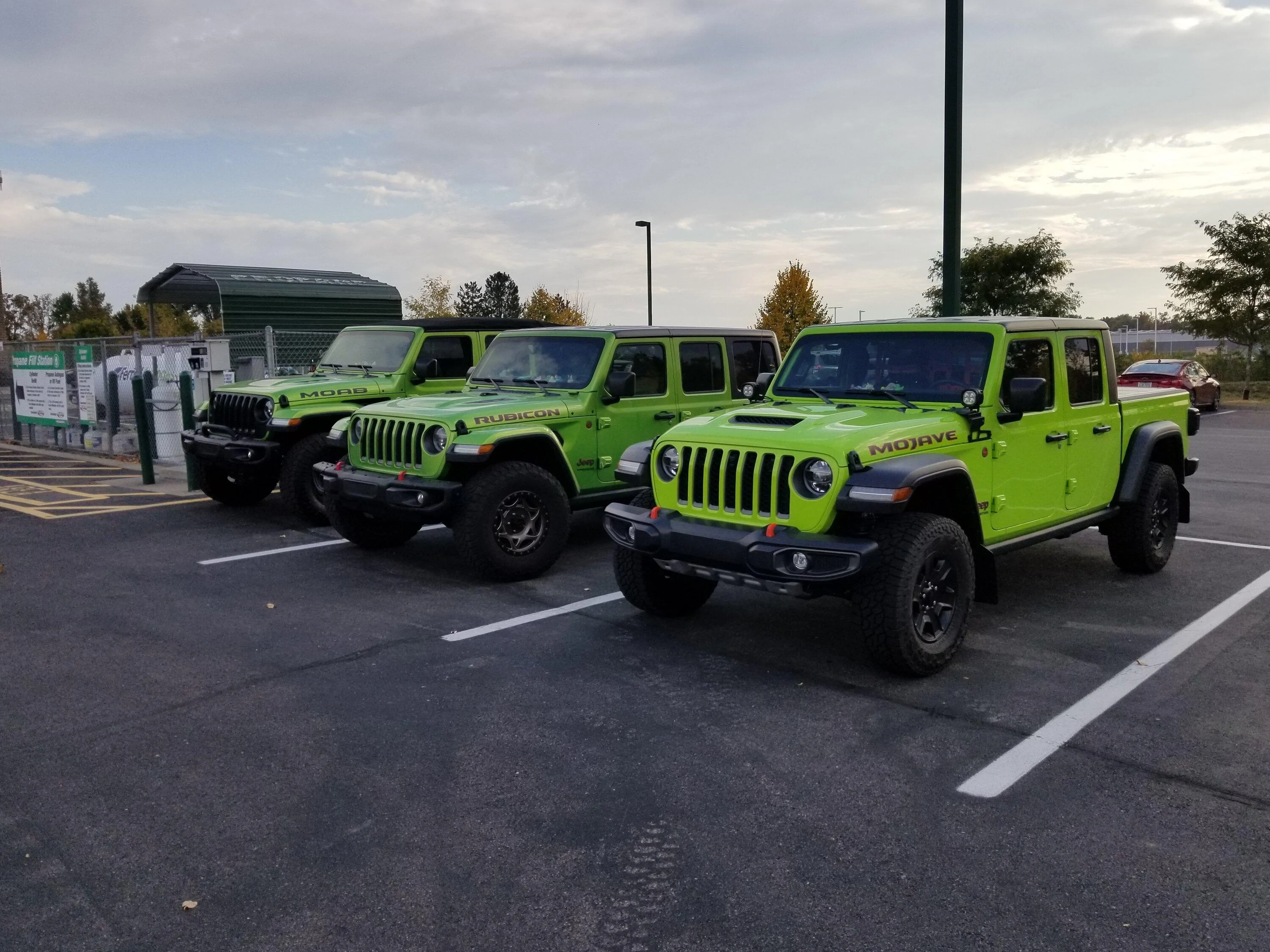 Jeep Gladiator Jeeps Parking Next To Jeeps 20221012_174035