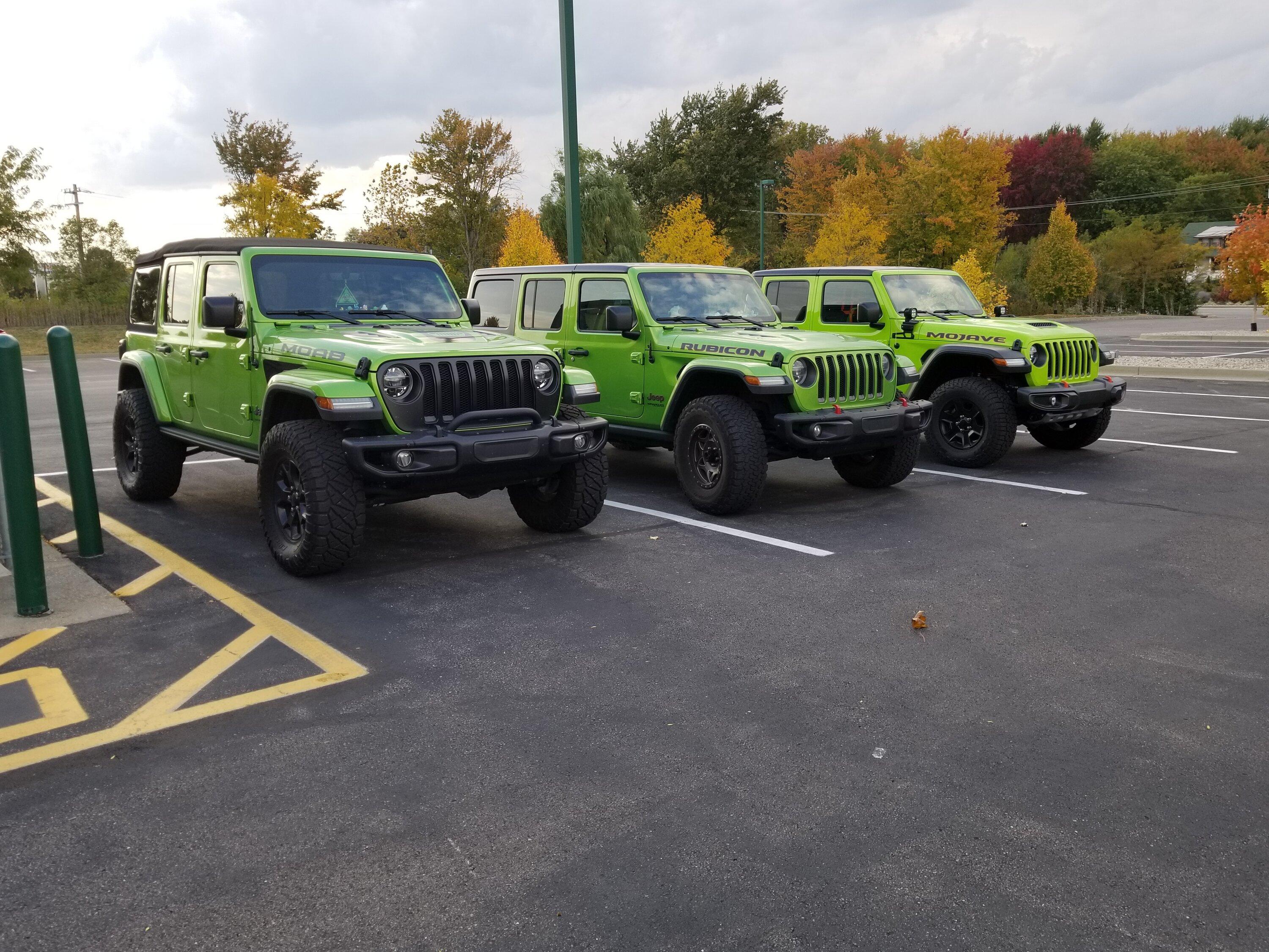 Jeep Gladiator Jeeps Parking Next To Jeeps 20221012_174113