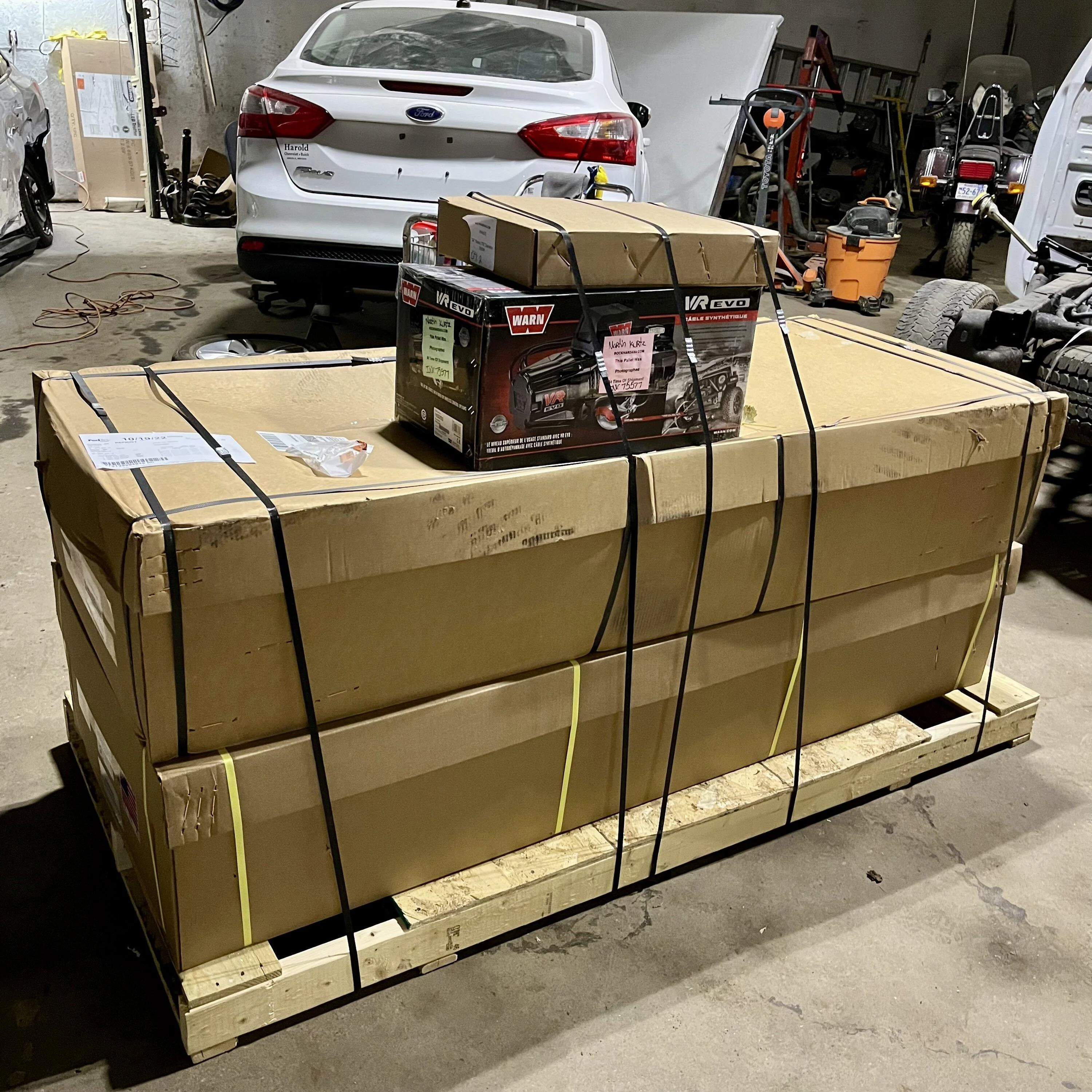Jeep Gladiator Rock Hard Bumpers arrived!  Let’s get them on! A7F11346-5FA3-4C3B-8B24-D3AE1B90FF9F