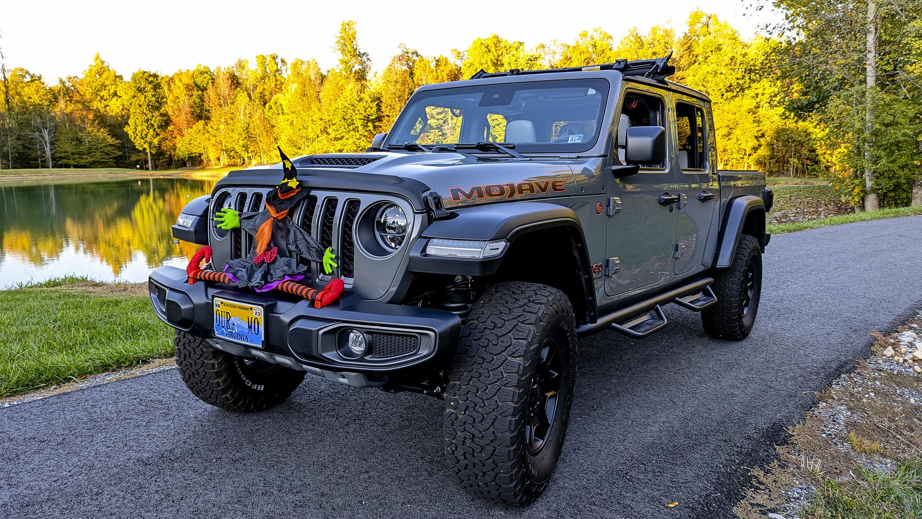 Jeep Gladiator Make us FALL in love with your Gladiator. (Show us your Bestop in the wild.) PXL_20221019_215246864