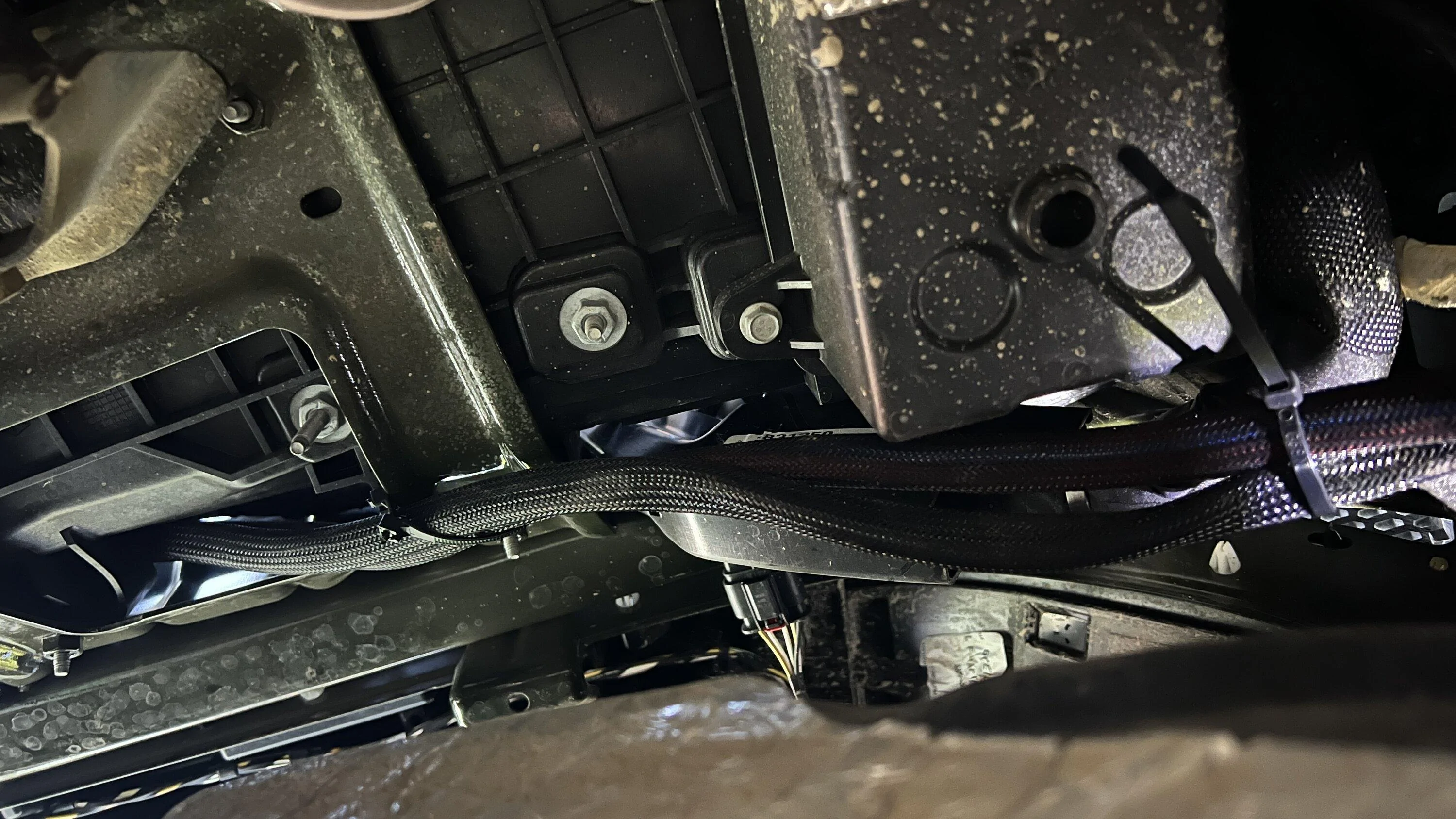 Jeep Gladiator Power distribution and wire management - multiple topics BC024F90-61FC-47CE-A028-AD1D4ACC2065