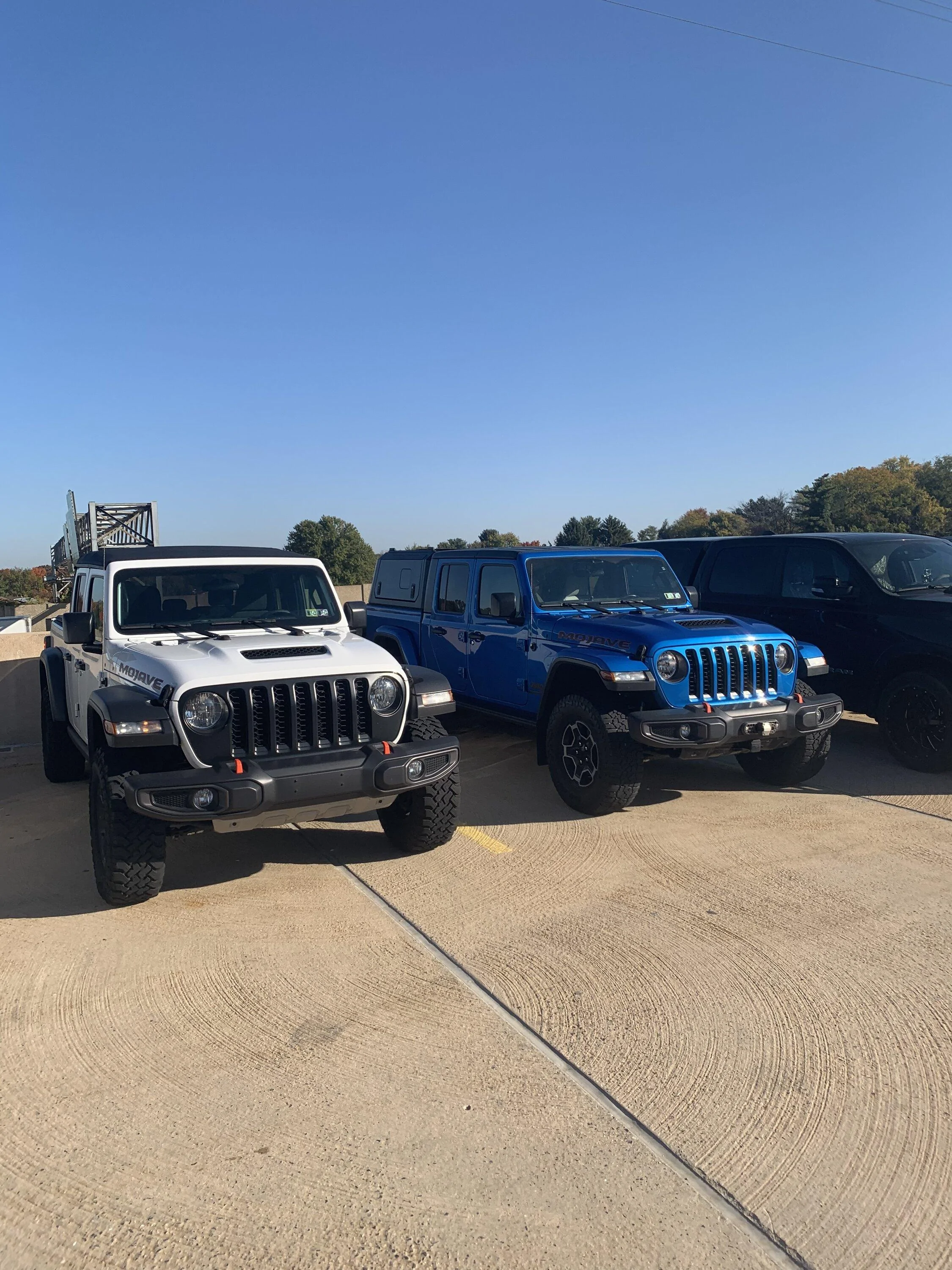 Jeep Gladiator Jeeps Parking Next To Jeeps 6A1F8114-8AC5-4282-9A86-7BAF299B0240