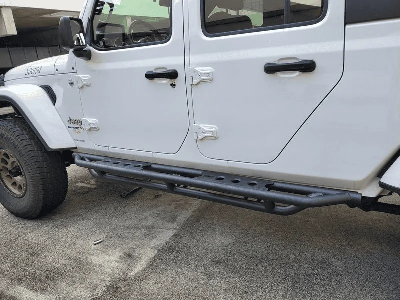 Jeep Gladiator Show me pictures of rocksliders that works as a running board. 1666363478262