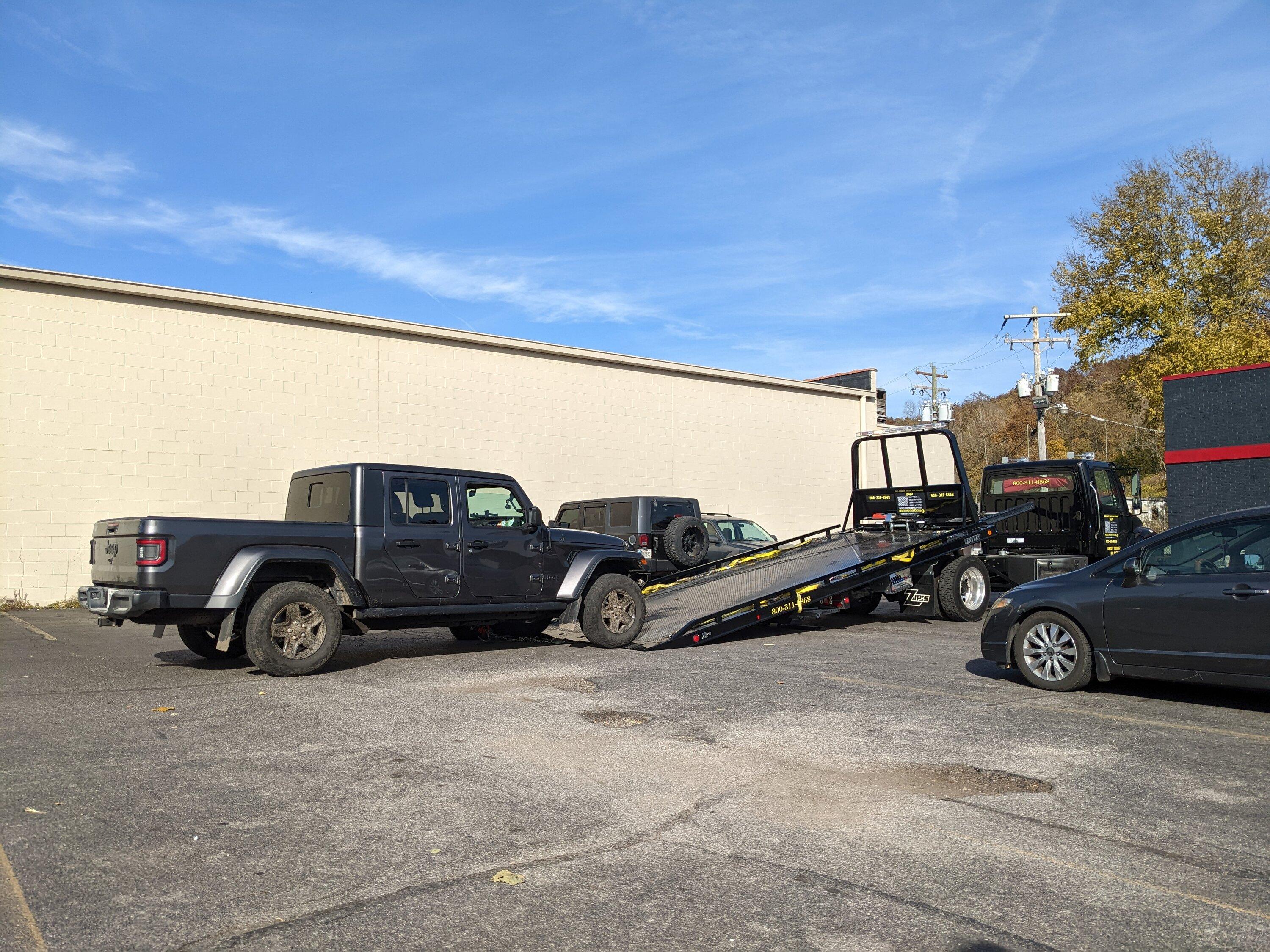Jeep Gladiator Replaced a 20 year old Land Rover with the Gladiator PXL_20221021_200632360