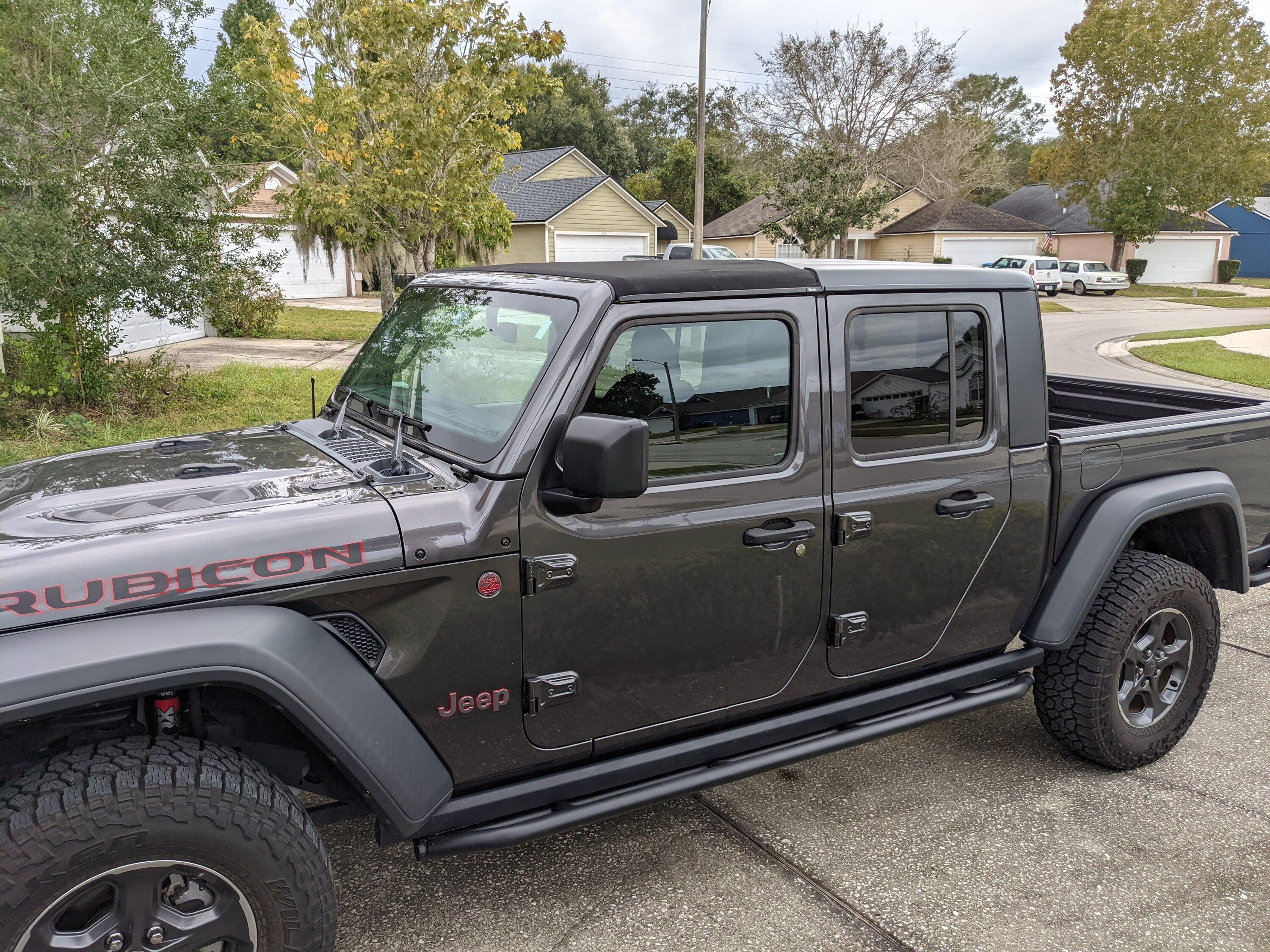 Jeep Gladiator Selling Ace Engineering Rock Sliders PXL_20211110_185418169