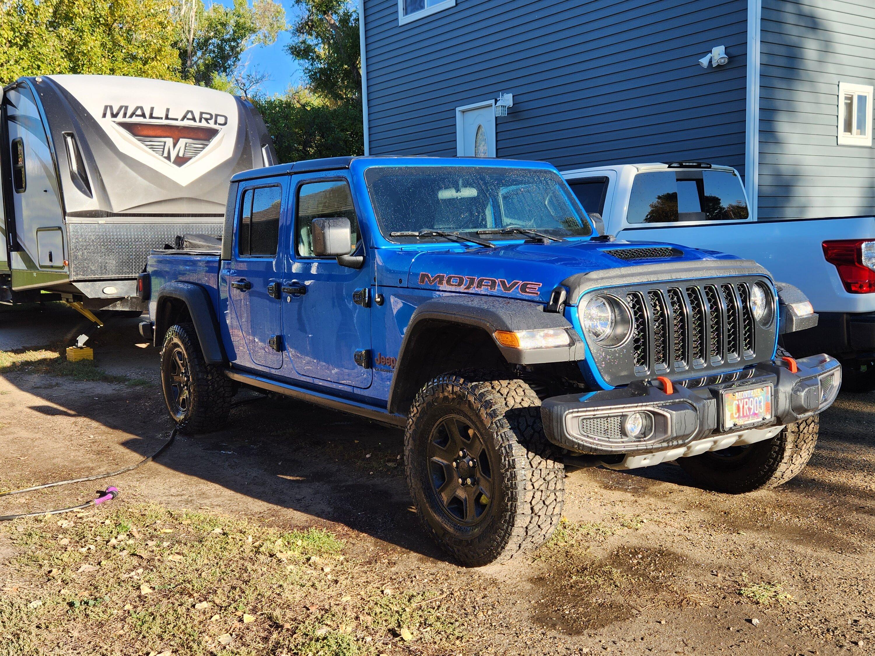 Jeep Gladiator 2021 Mojave 6-spd, <10k miles, $44K 20221017_161309